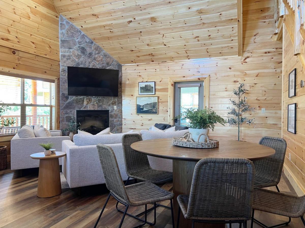 Sweet Tea Timber Indoor Pool Hot Tub * Pigeon Forge