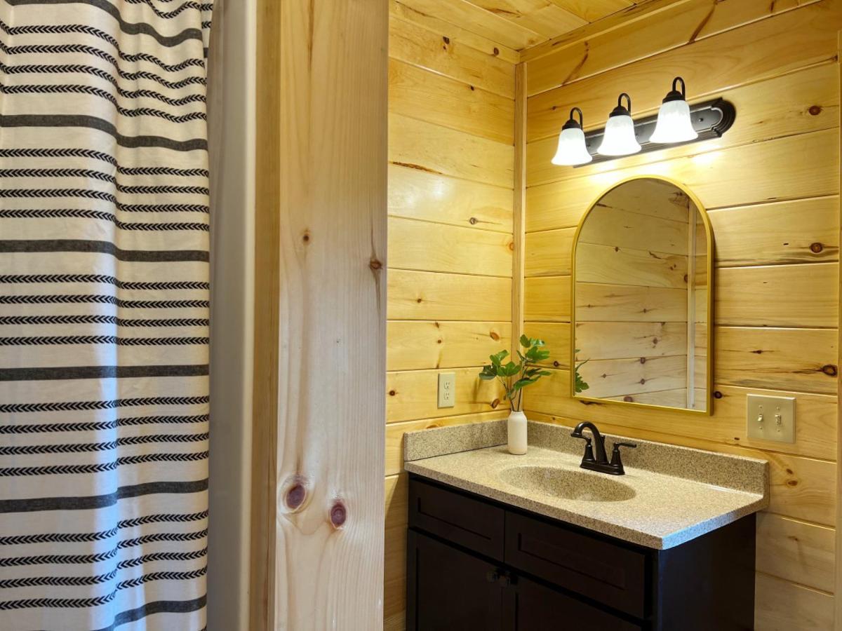 Sweet Tea Timber Indoor Pool Hot Tub * Pigeon Forge