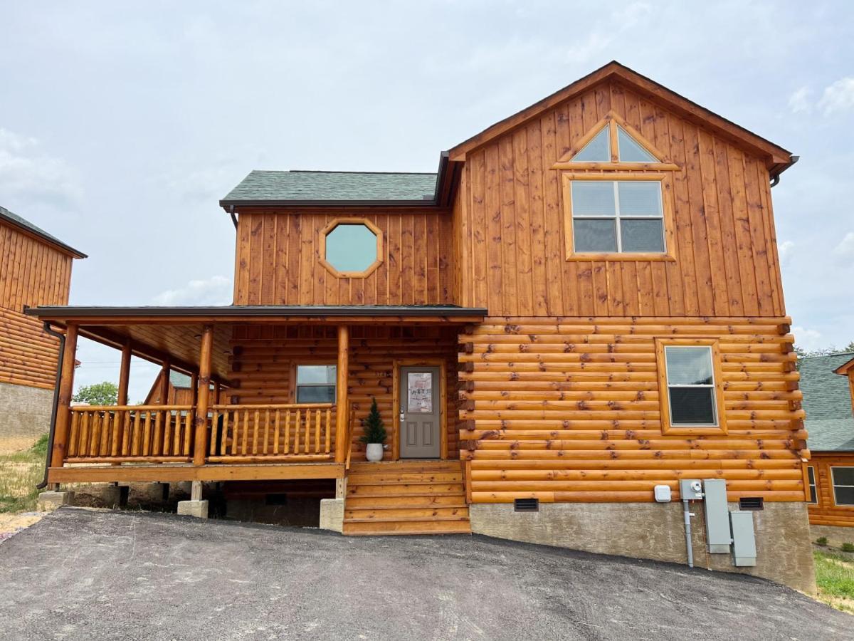 Sweet Tea Timber Indoor Pool Hot Tub * Pigeon Forge