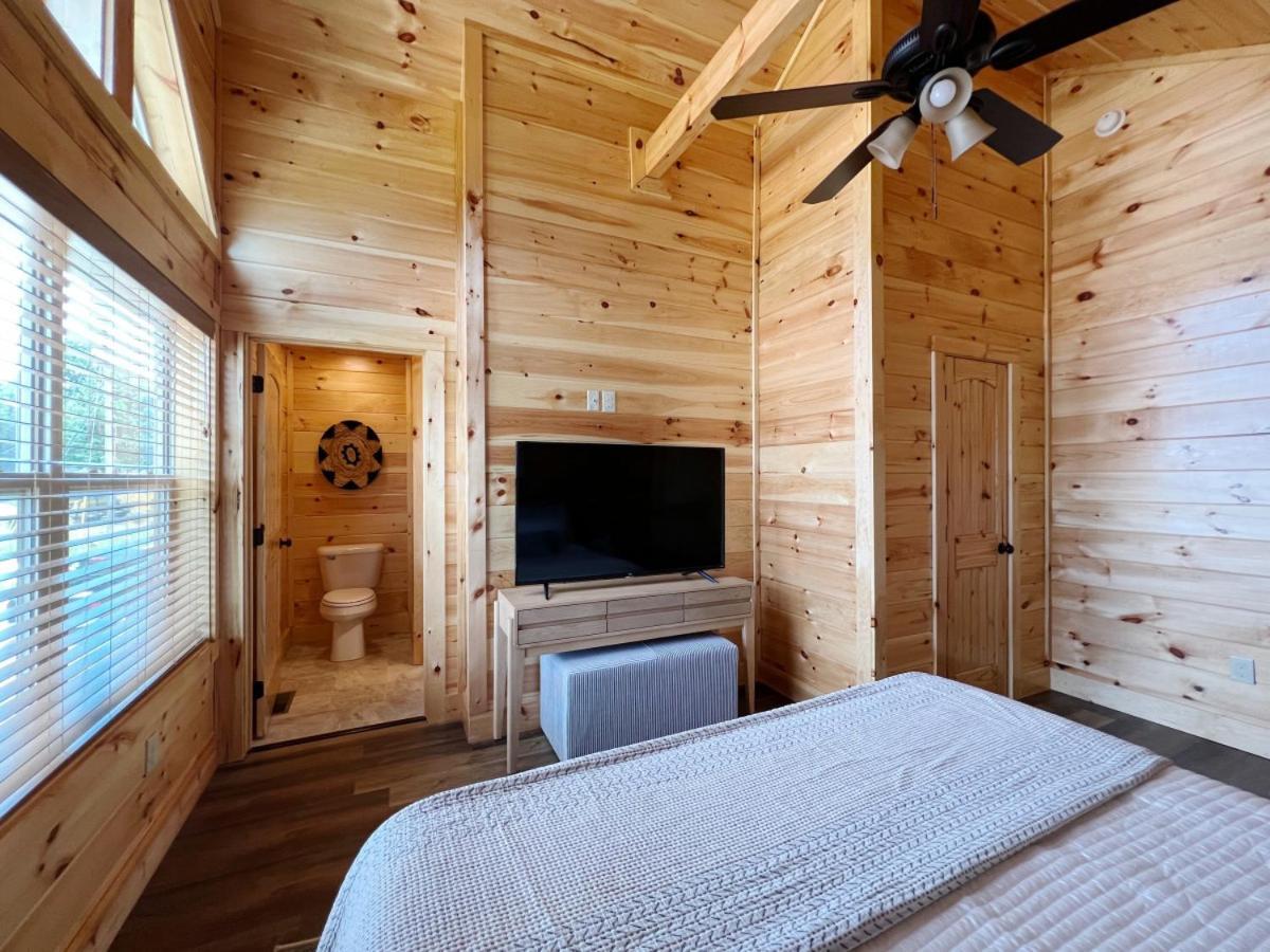 Sweet Tea Timber Indoor Pool Hot Tub * Pigeon Forge