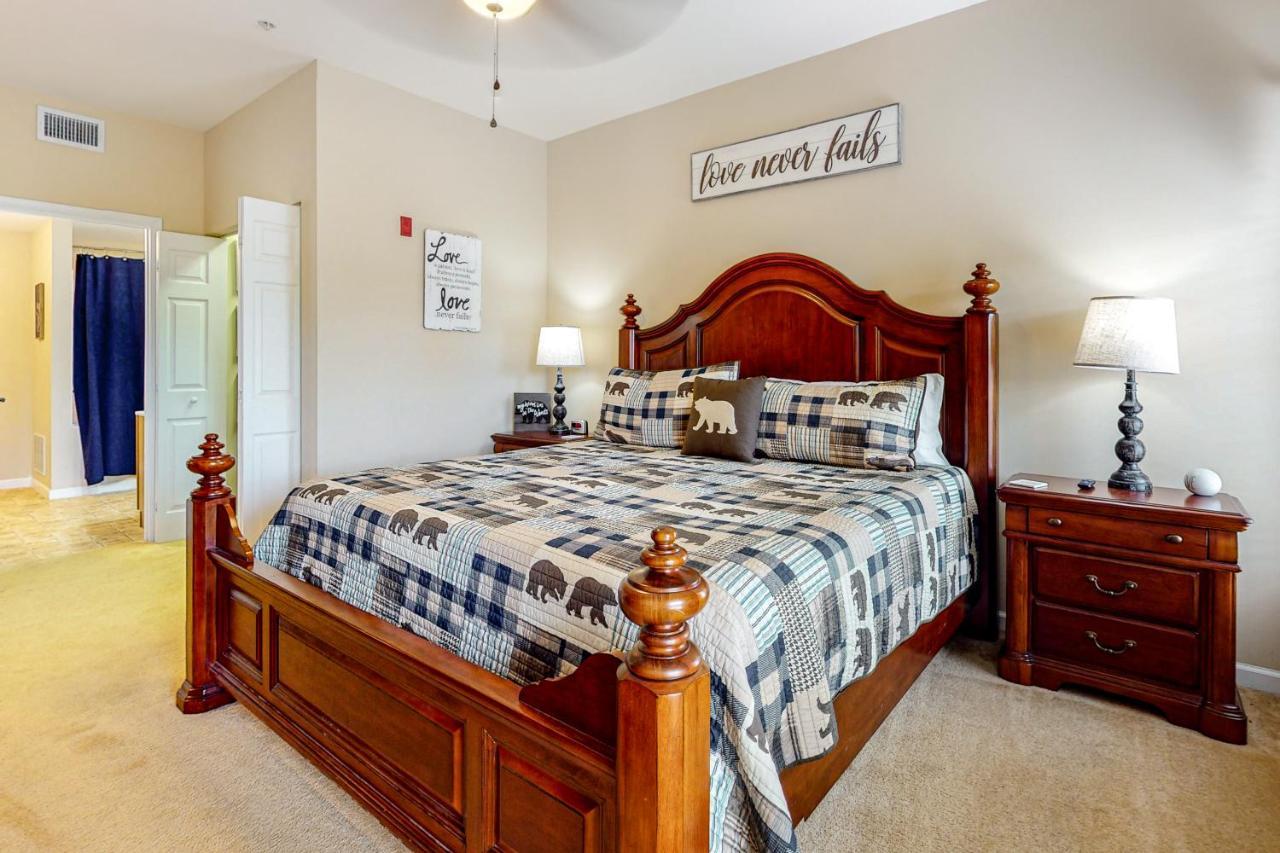 Holiday home Bandit's Riverfront Retreat Pigeon Forge