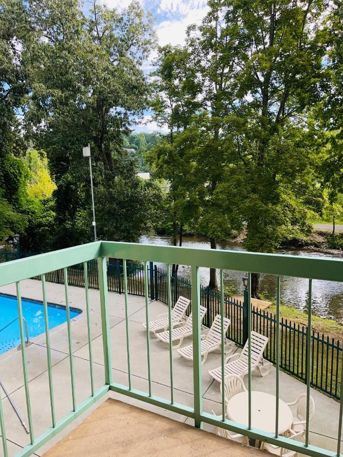 River Place #204 2bd Holiday home *