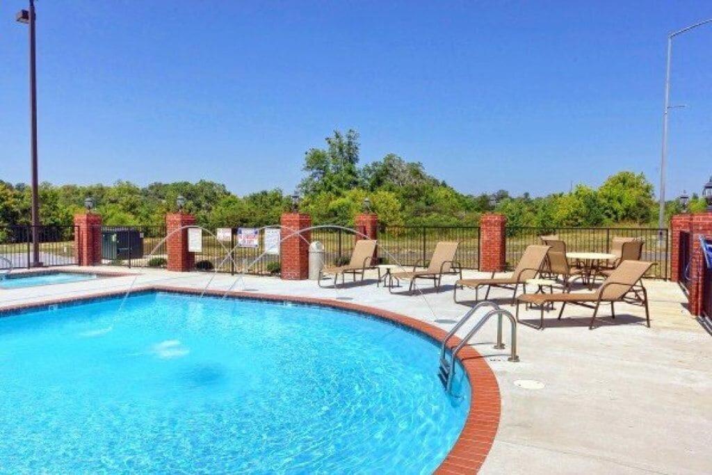 Fantastic Location! River And Mountain Views 2br/2ba Sleeps 6 Holiday home