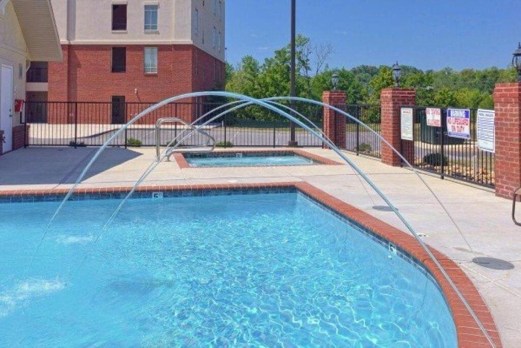 Fantastic Location! River And Mountain Views 2br/2ba Sleeps 6 Pigeon Forge