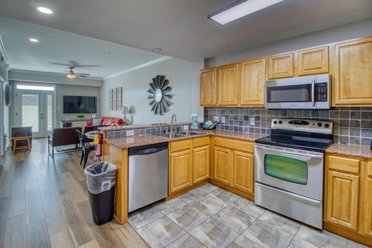 Holiday home Fantastic Location! River And Mountain Views 2br/2ba Sleeps 6