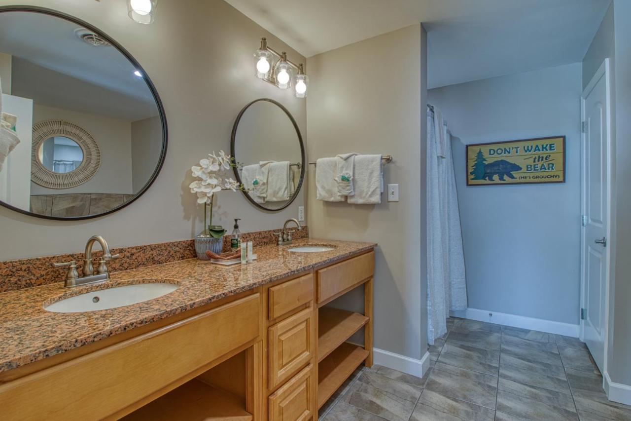 Fantastic Location! River And Mountain Views 2br/2ba Sleeps 6 * Pigeon Forge