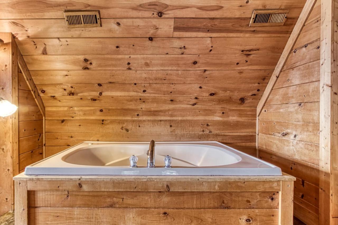 Alone At Last- Hot Tub,1089 Of Free Tickets For Each Paid Day, Dollywood And More! Holiday home *