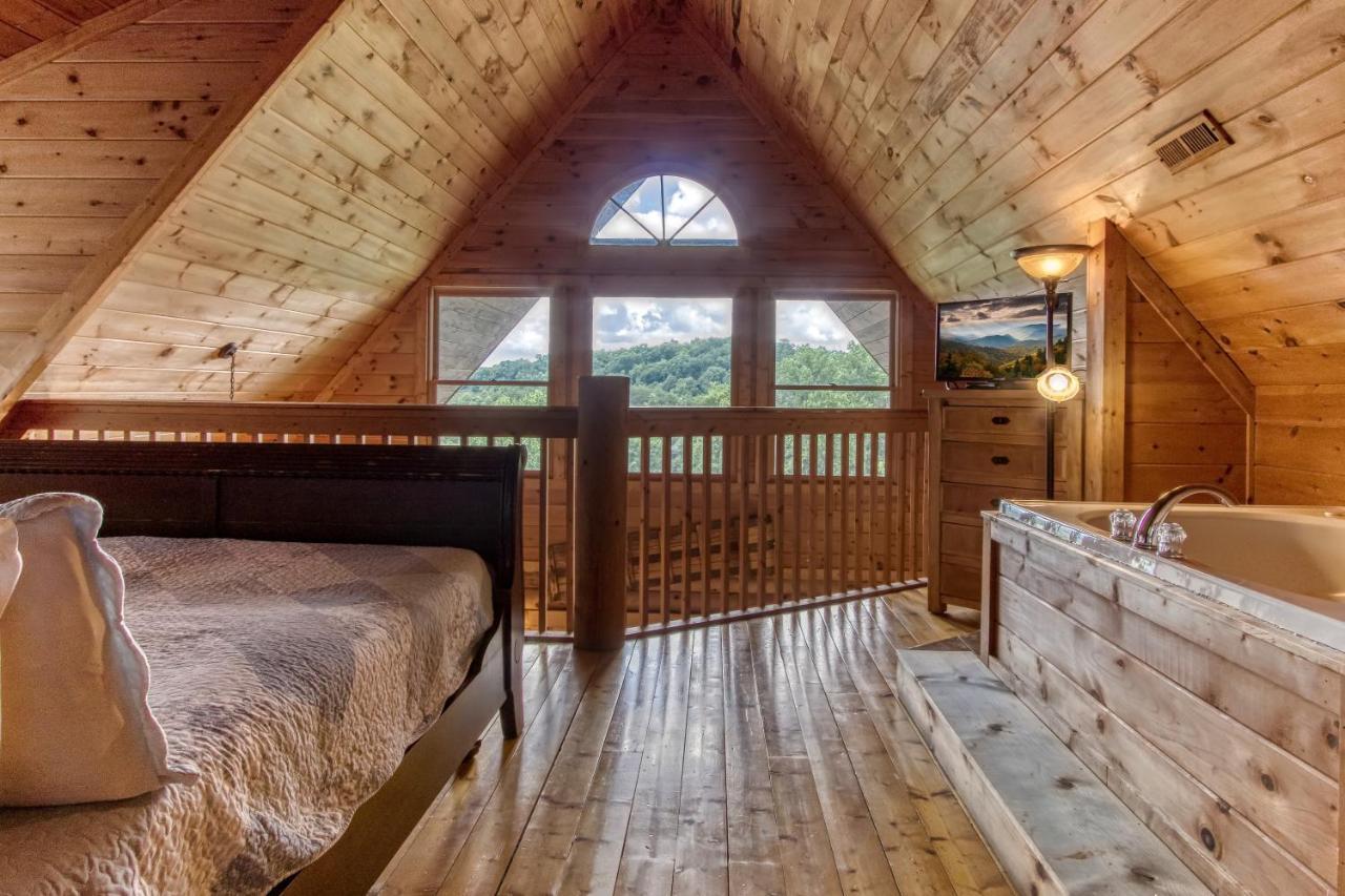Alone At Last- Hot Tub,1089 Of Free Tickets For Each Paid Day, Dollywood And More! Pigeon Forge