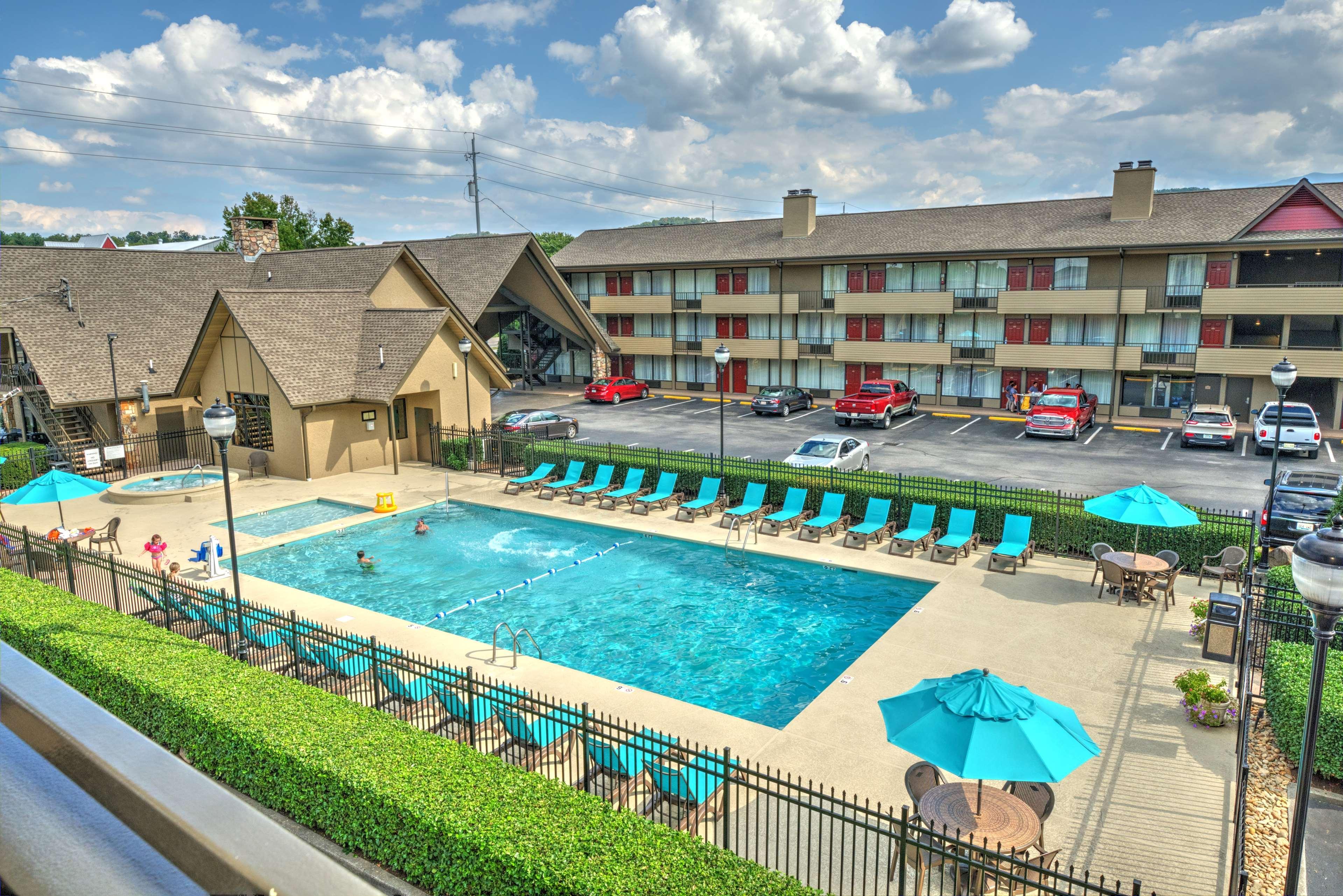 Western Toni 3* Pigeon Forge