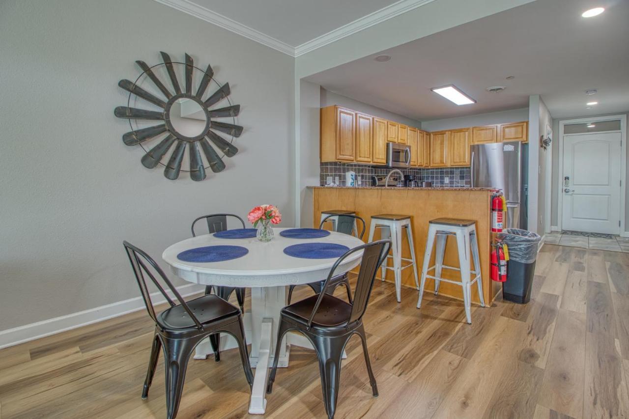 Holiday home Fantastic Location! River And Mountain Views 2br/2ba Sleeps 6