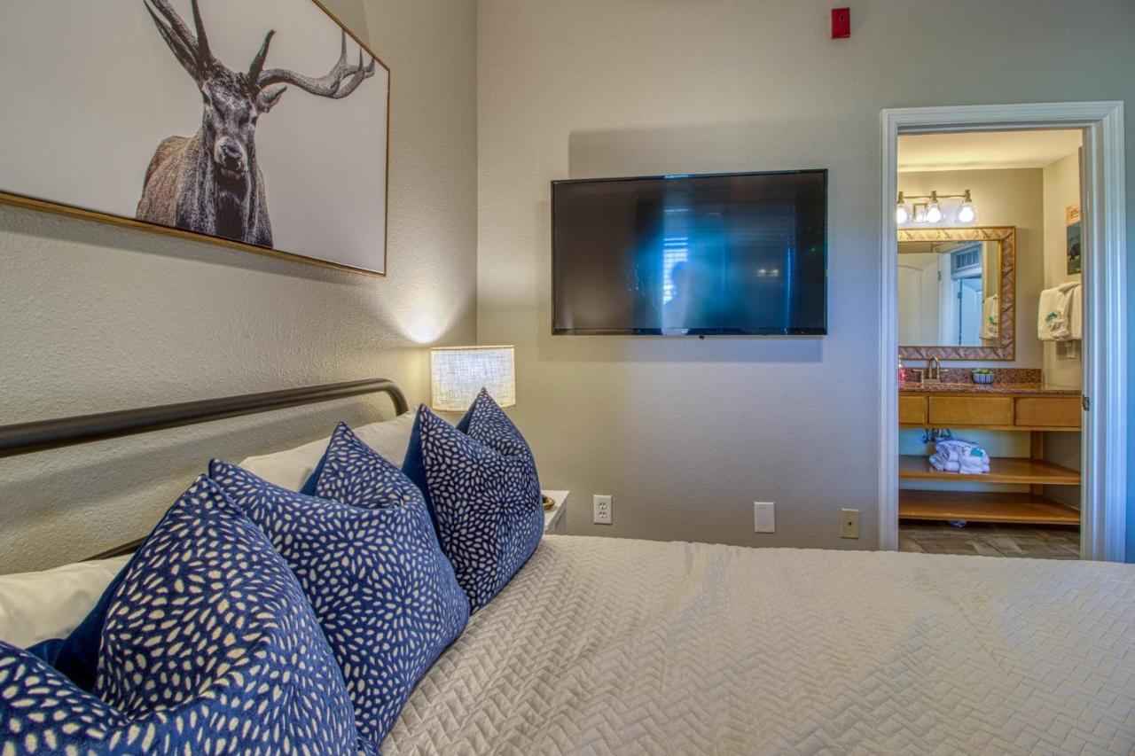 Fantastic Location! River And Mountain Views 2br/2ba Sleeps 6 *