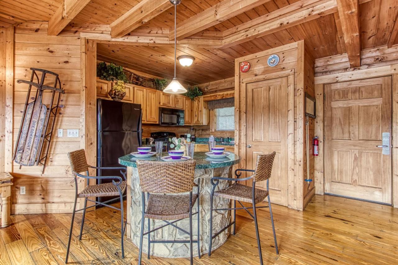Alone At Last- Hot Tub,1089 Of Free Tickets For Each Paid Day, Dollywood And More! Holiday home *