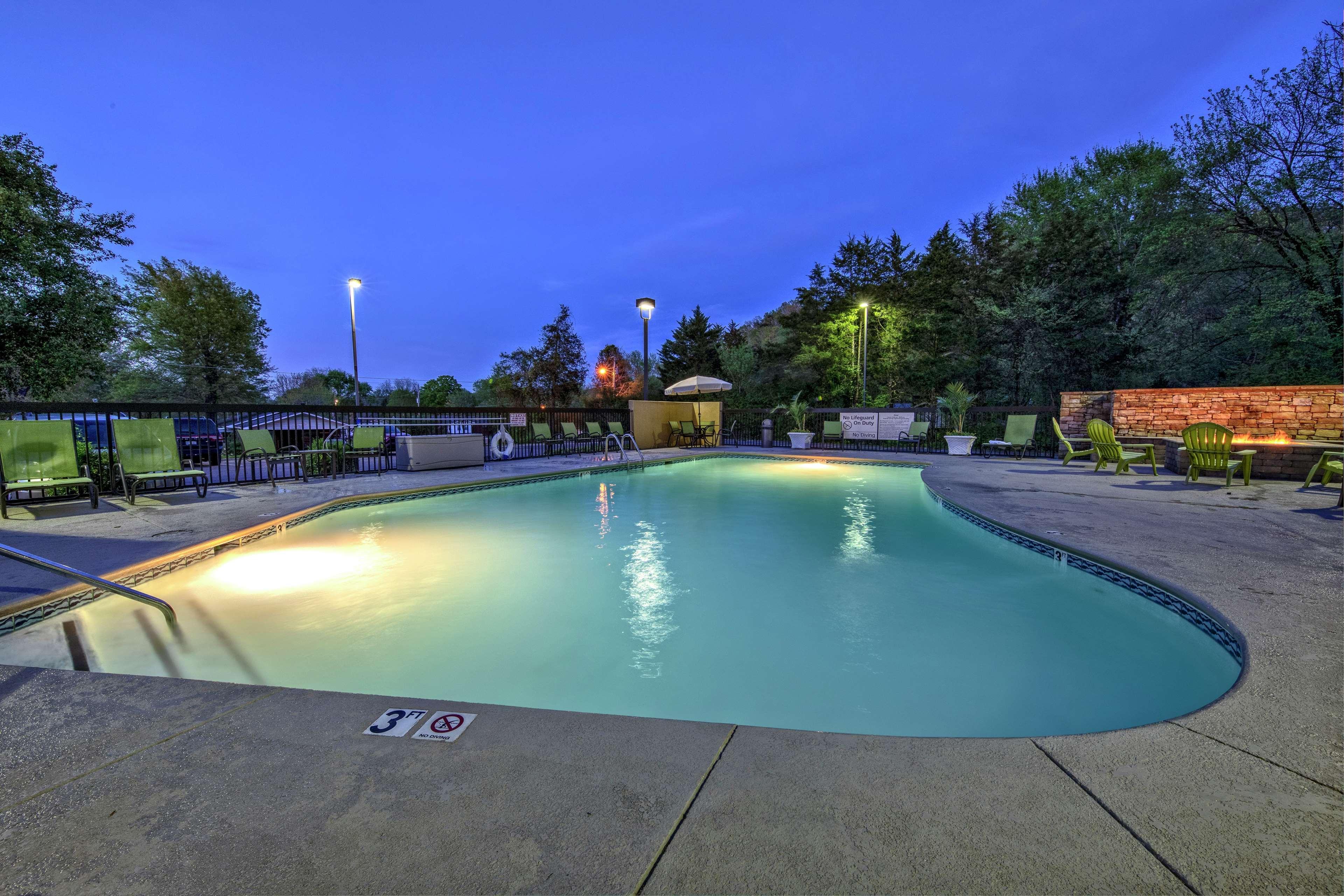 Hampton & On The Parkway Hotel
