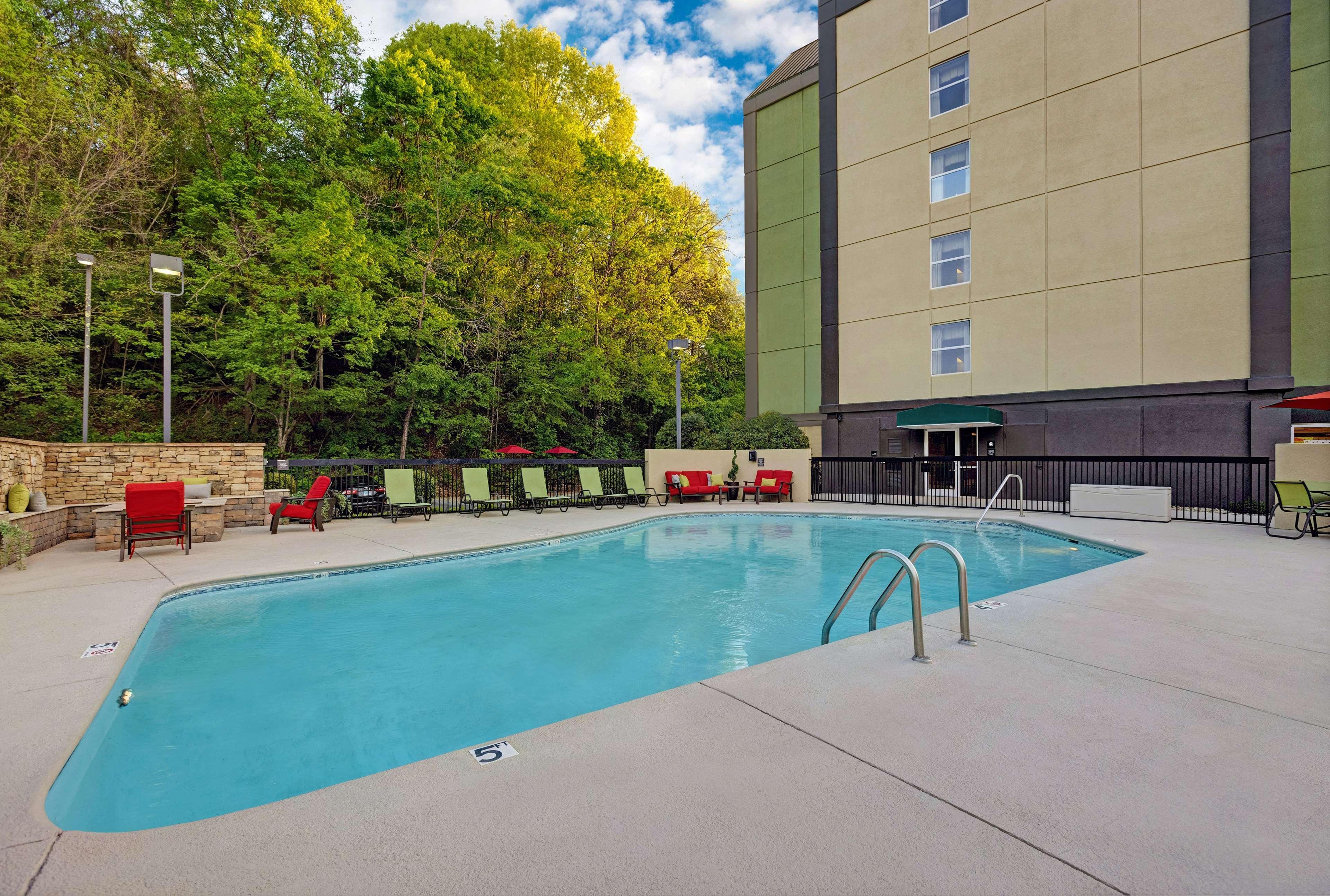 Hampton & On The Parkway 3*