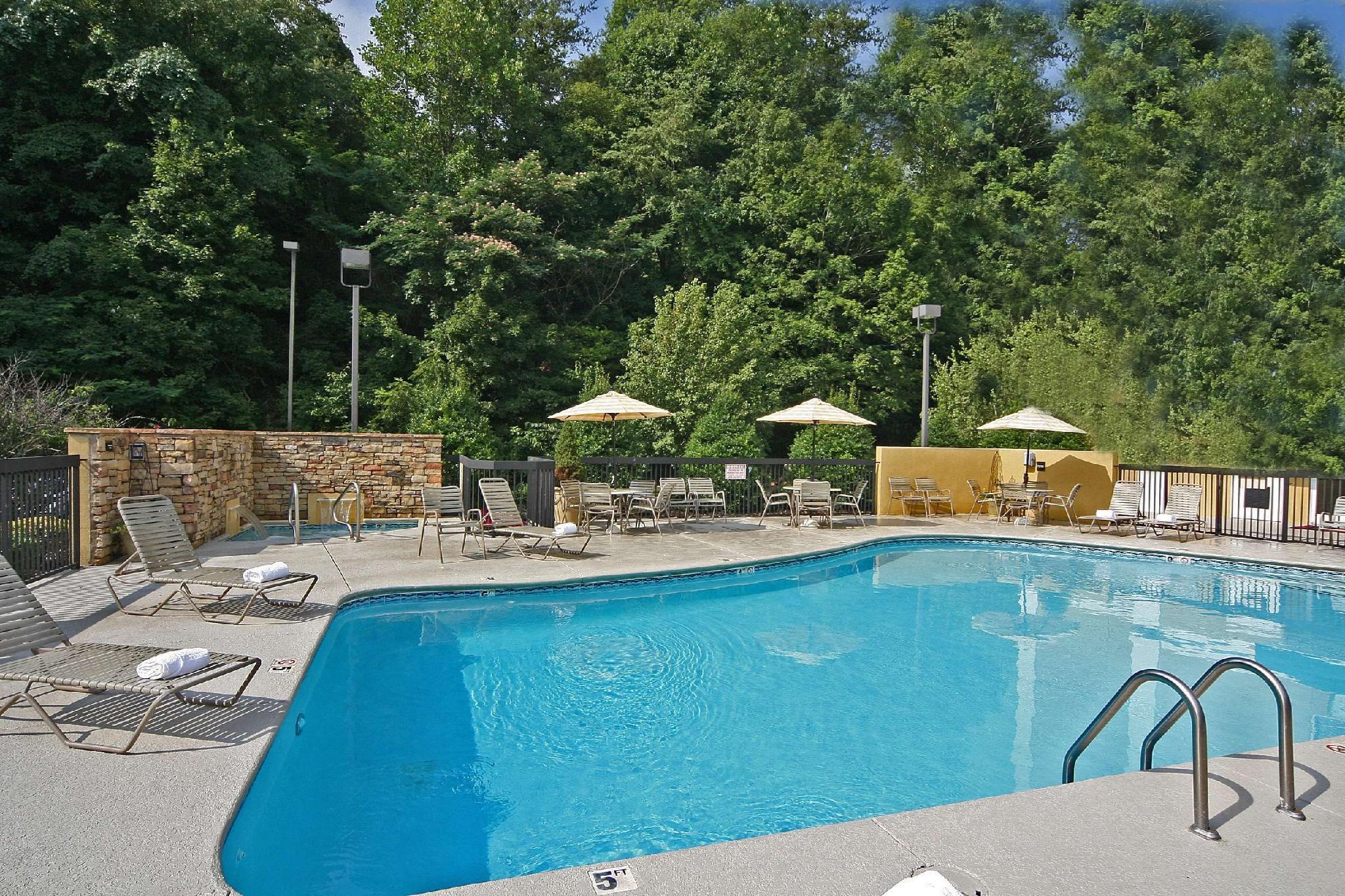Hotel Hampton & On The Parkway 3*