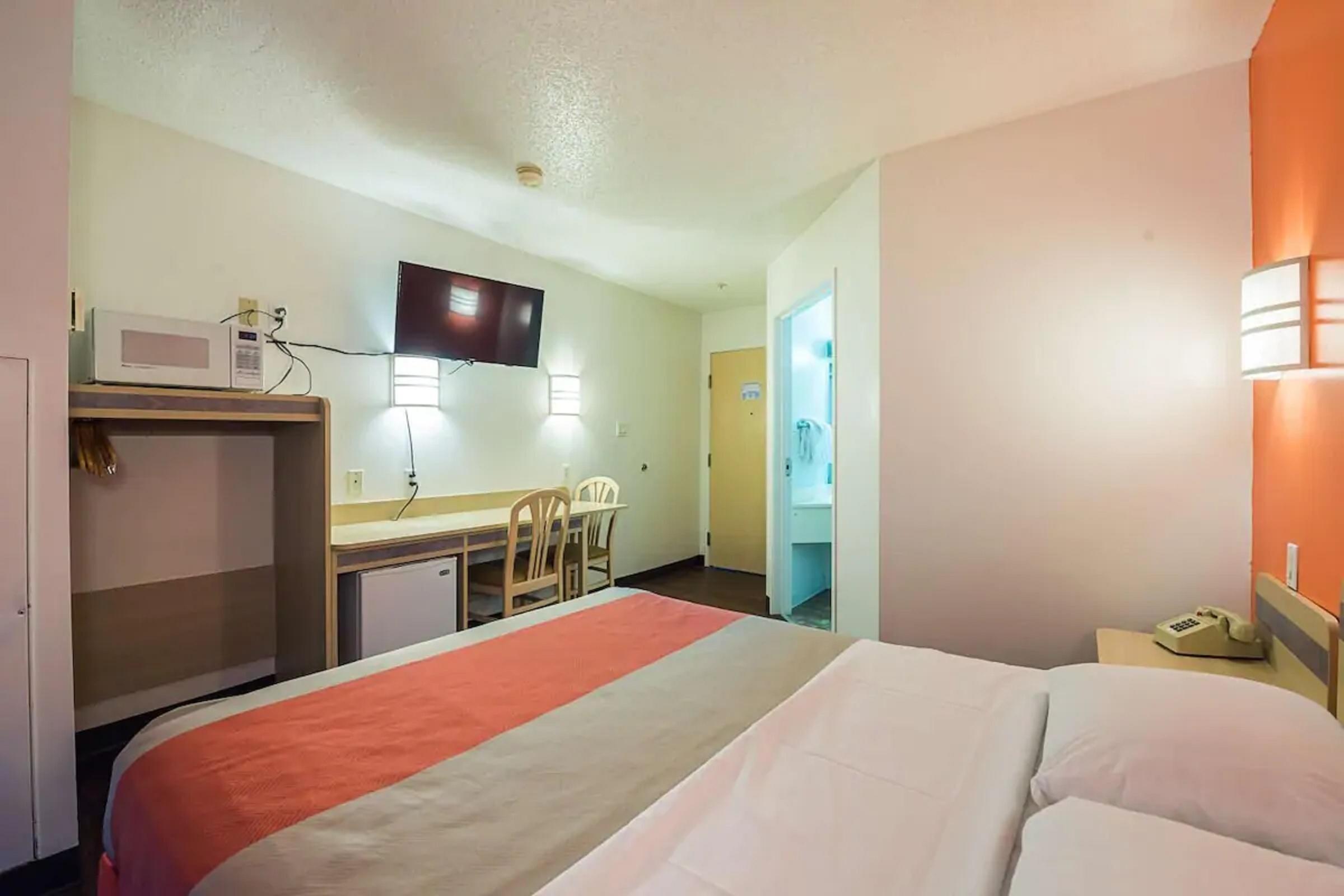 Hotel Sleep & Downtown Pigeon Forge