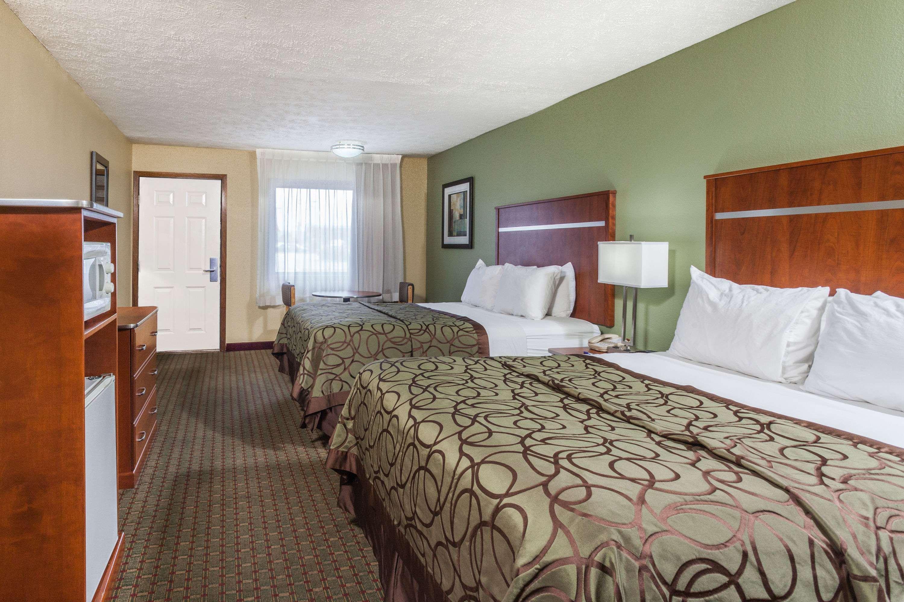 Baymont By Wyndham Near Island Drive Hotel