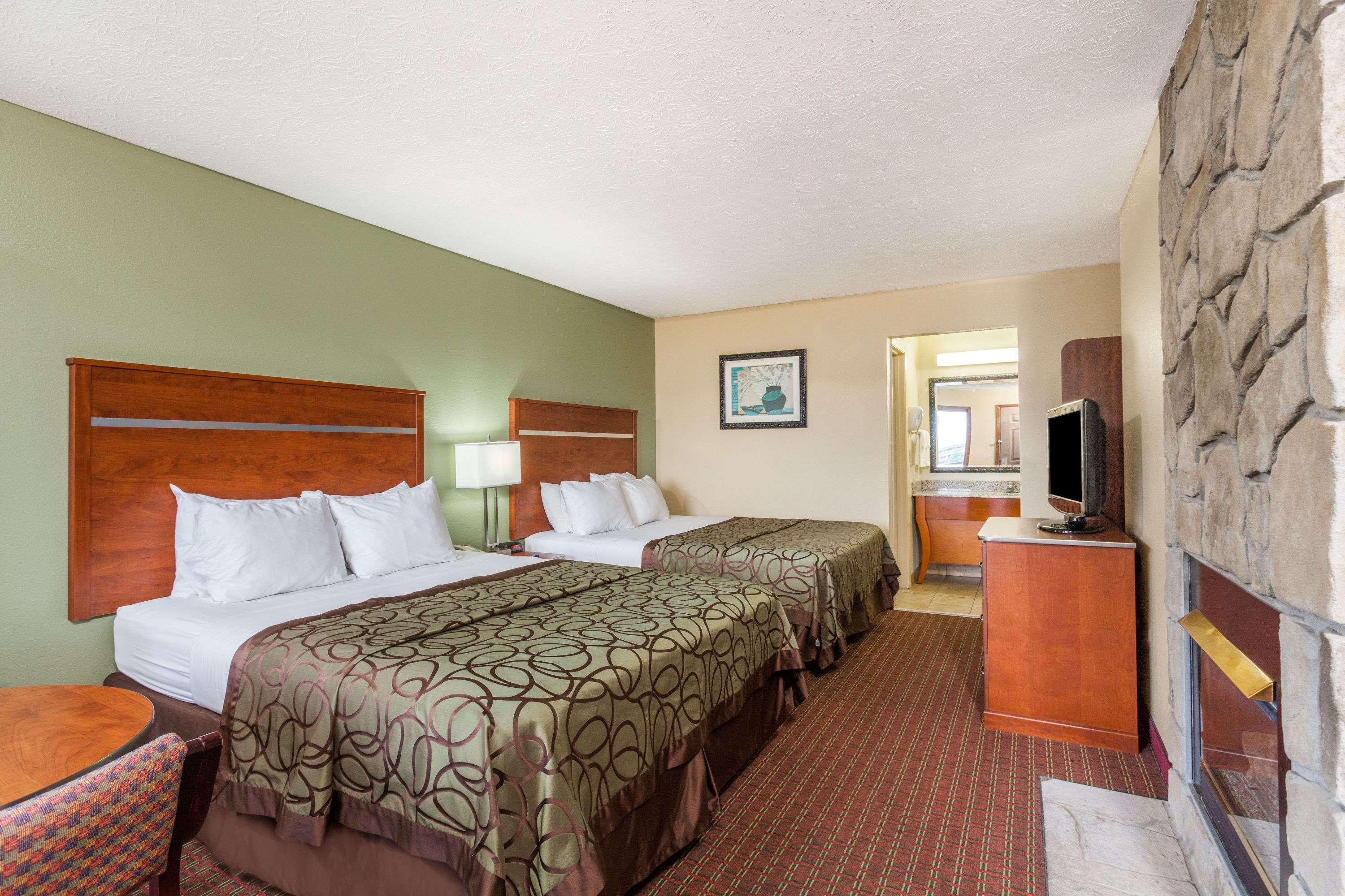 Baymont By Wyndham Near Island Drive 3*