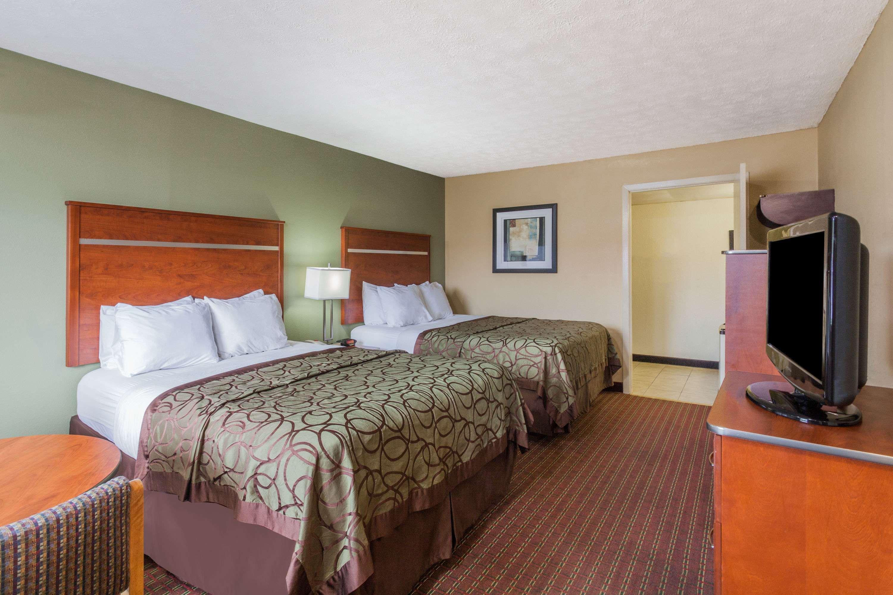 Baymont By Wyndham Near Island Drive Pigeon Forge