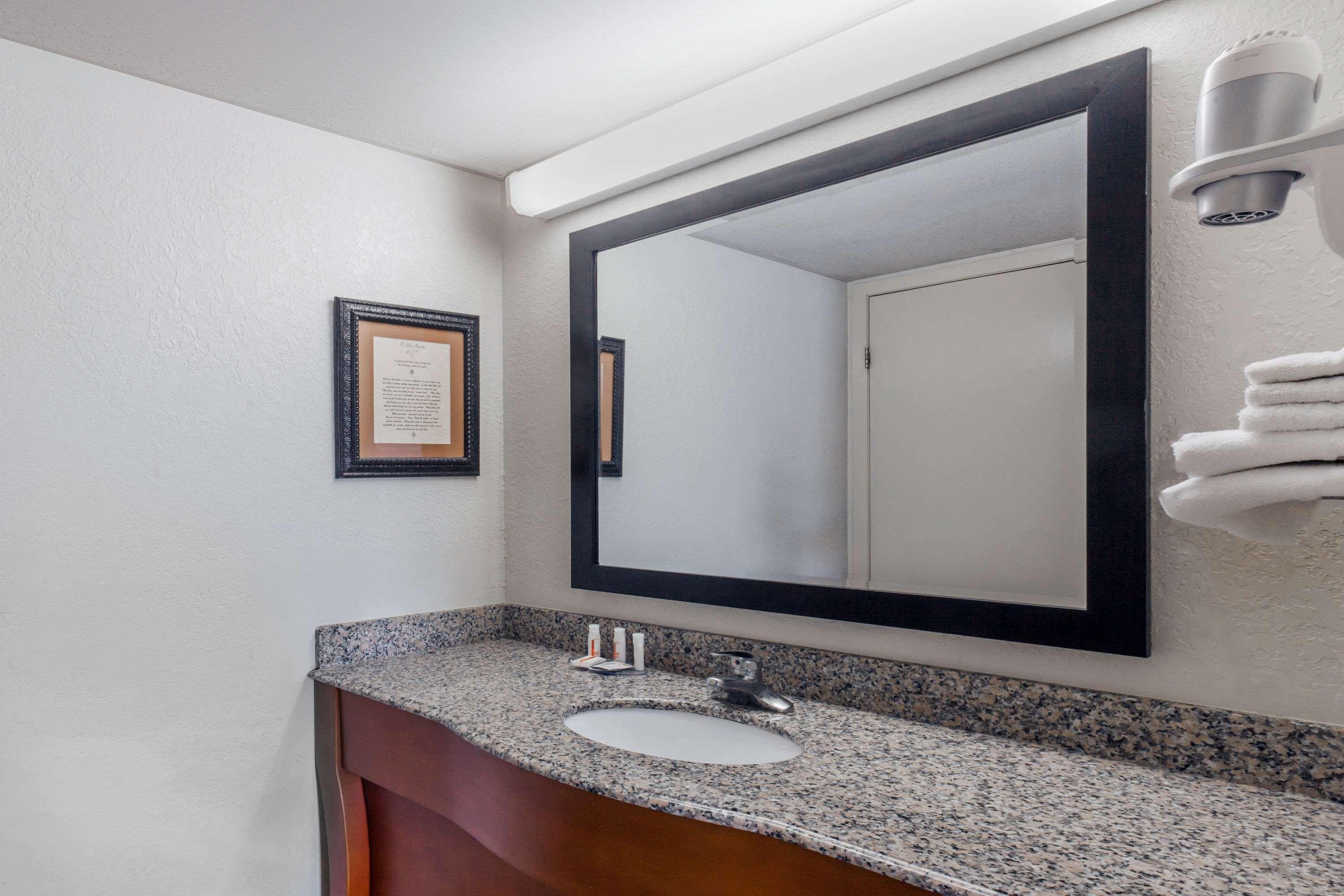 Baymont By Wyndham Near Island Drive 3*