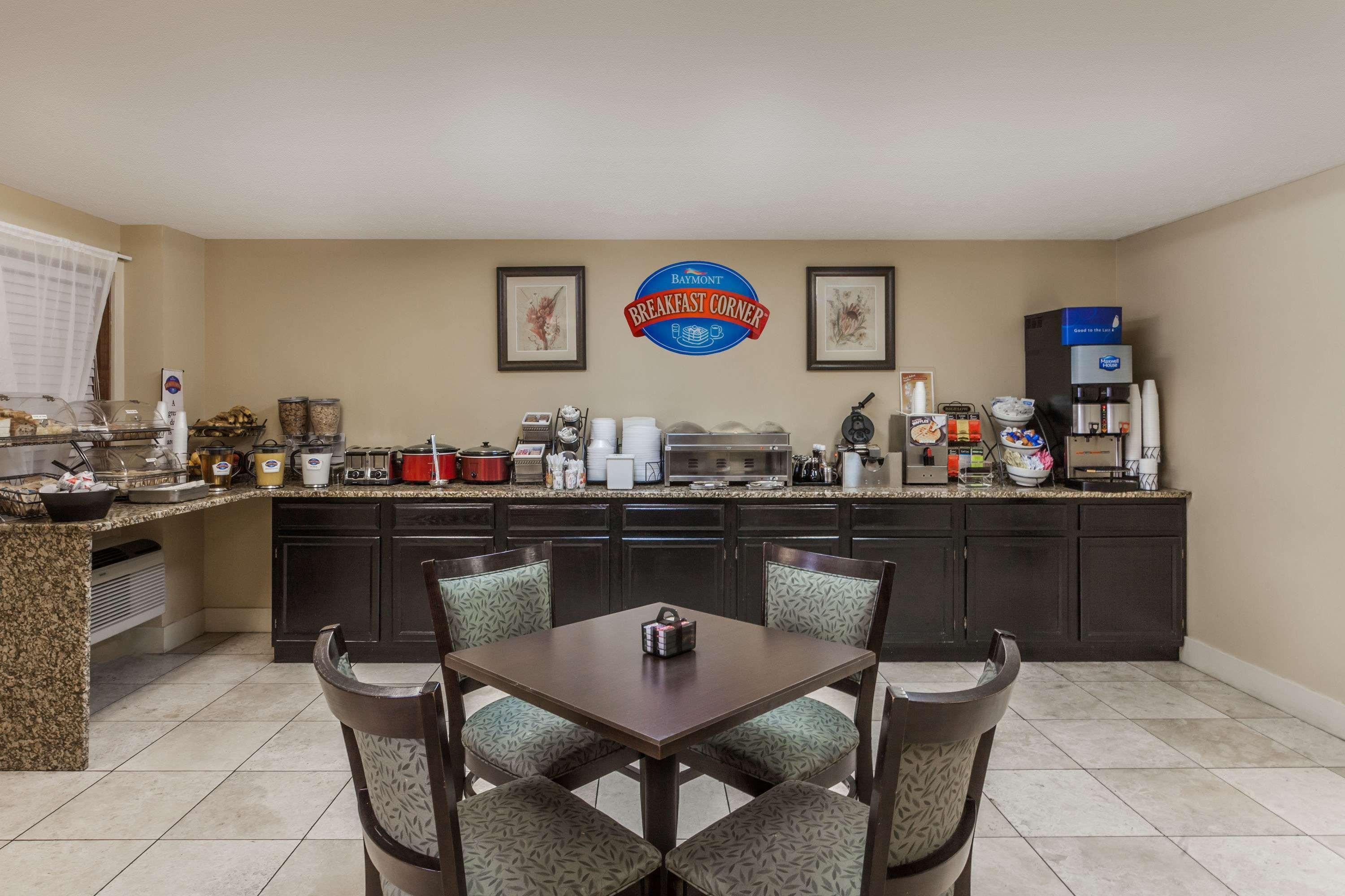 Hotel Baymont By Wyndham Near Island Drive 3*