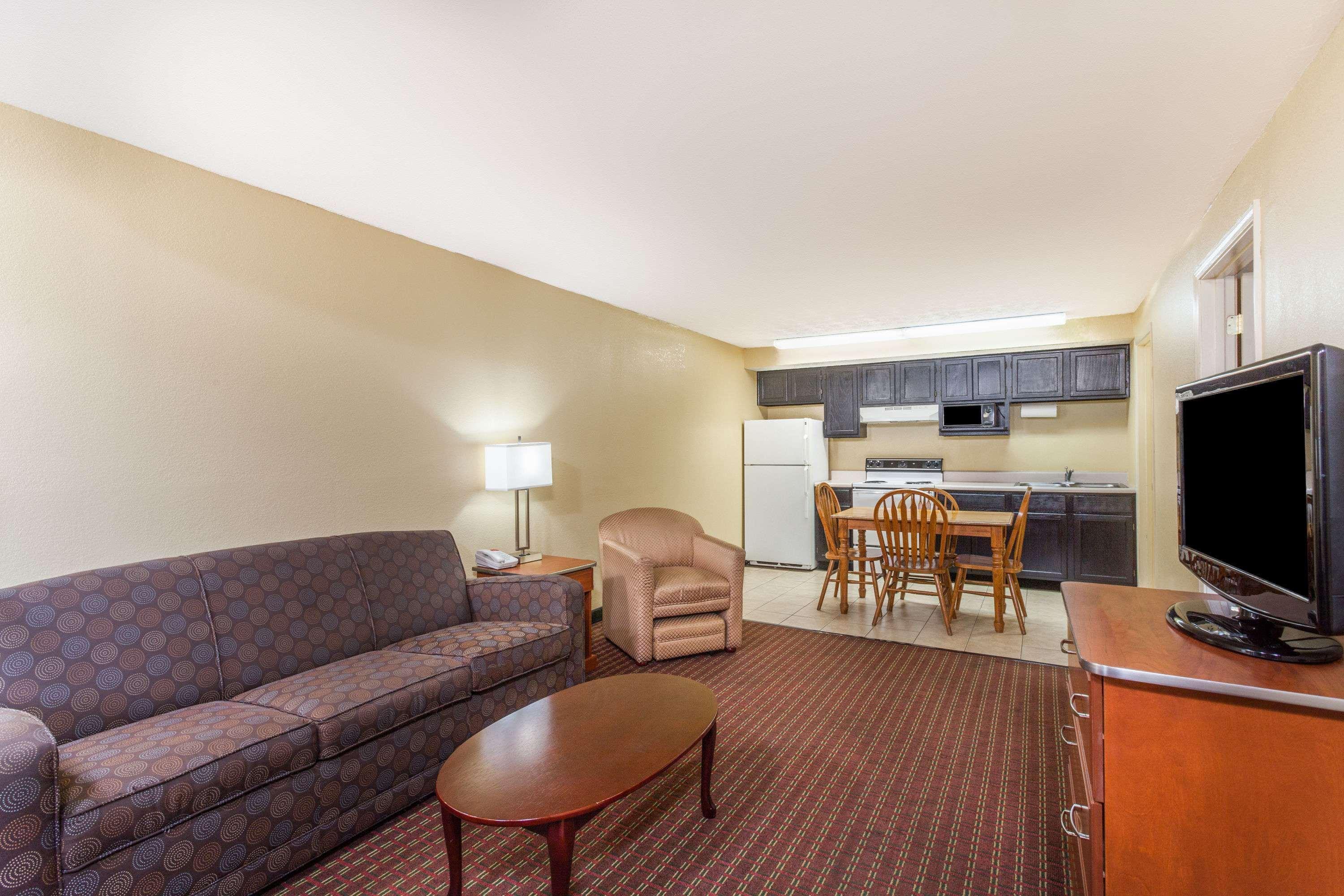 Hotel Baymont By Wyndham Near Island Drive Pigeon Forge
