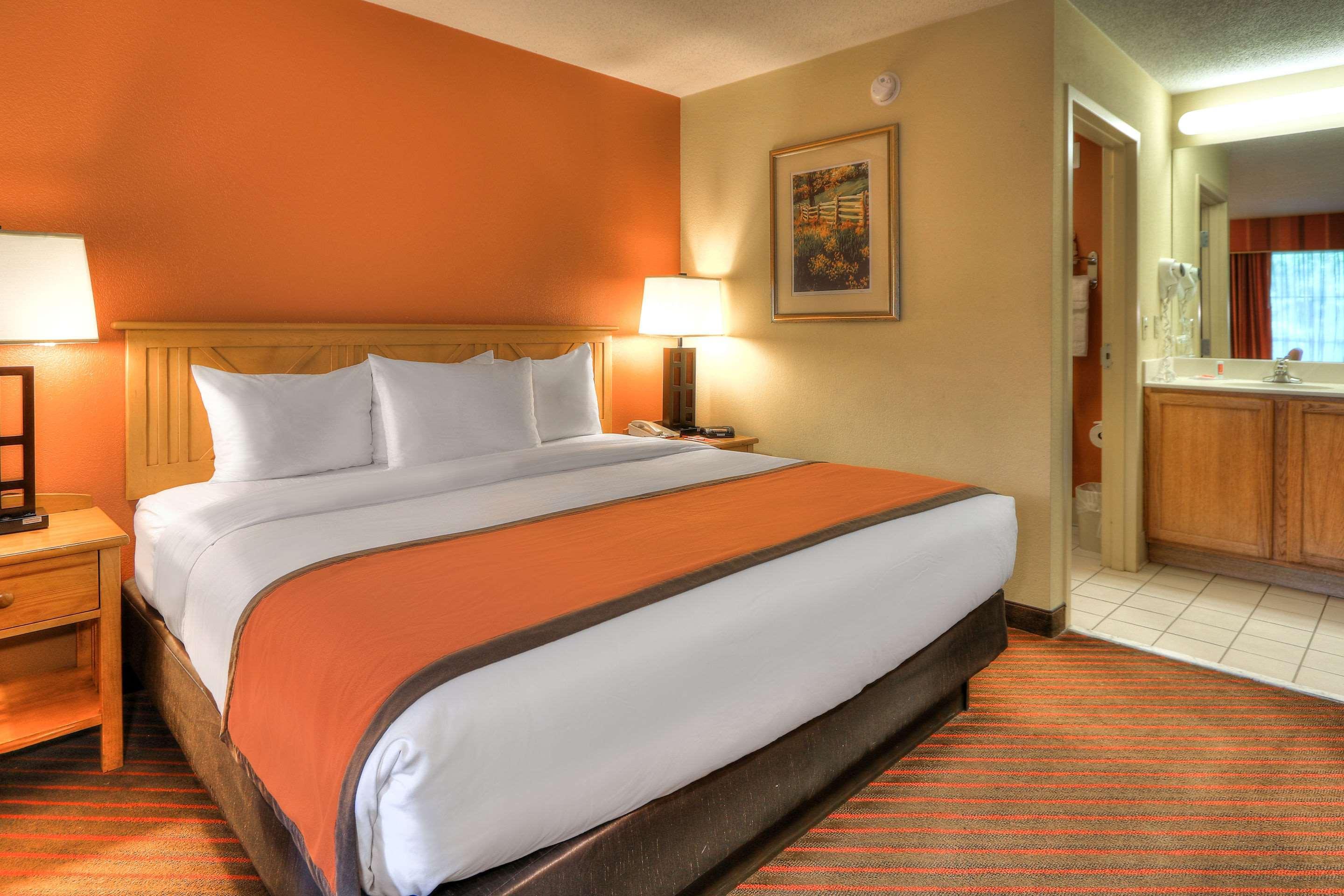 Econo Riverside Lodge