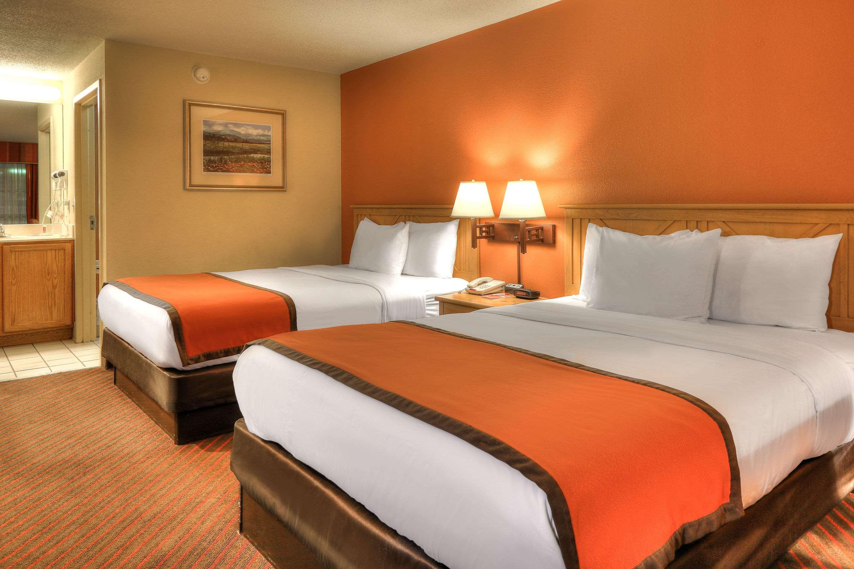 Lodge Econo Riverside *