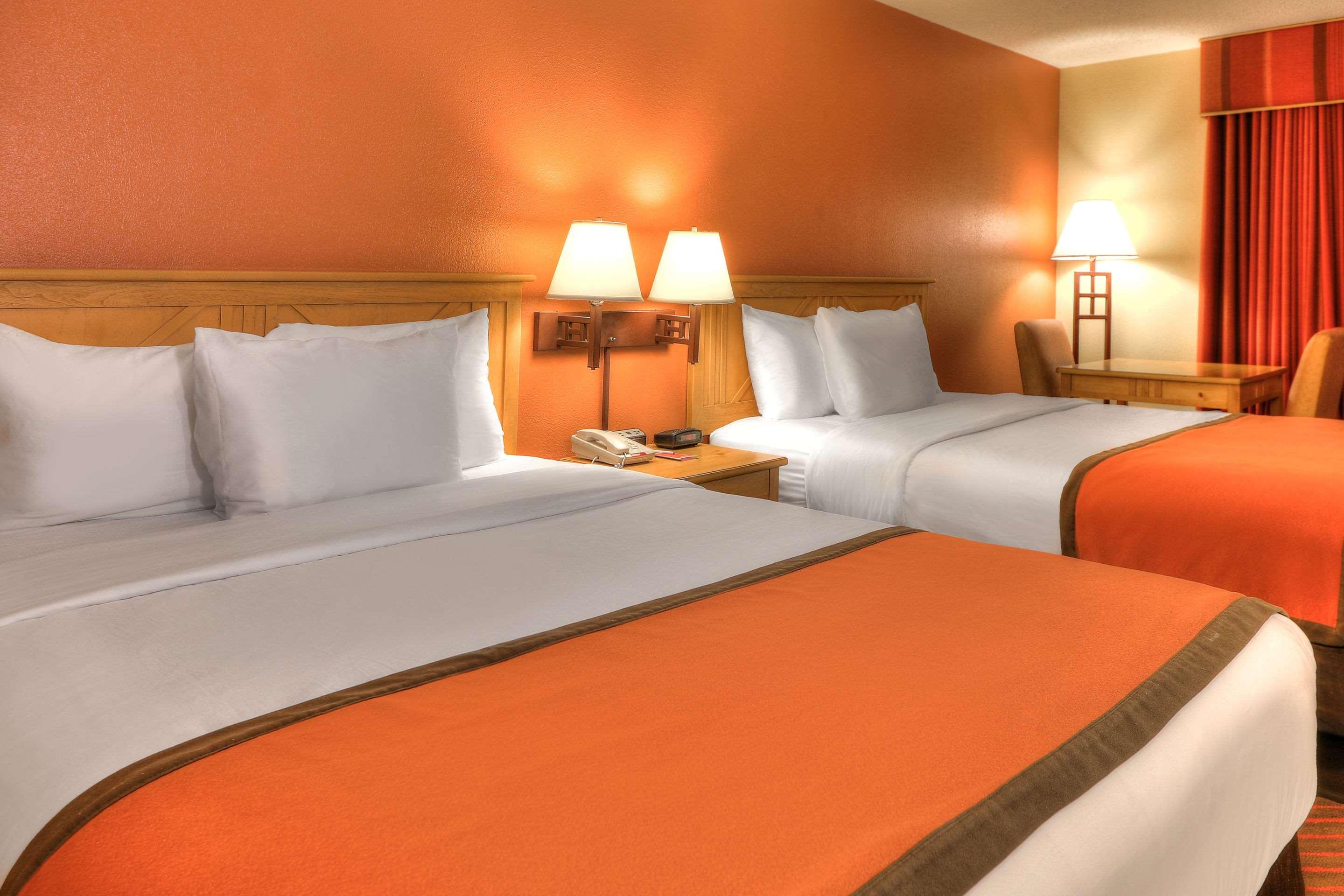 Econo Riverside Lodge