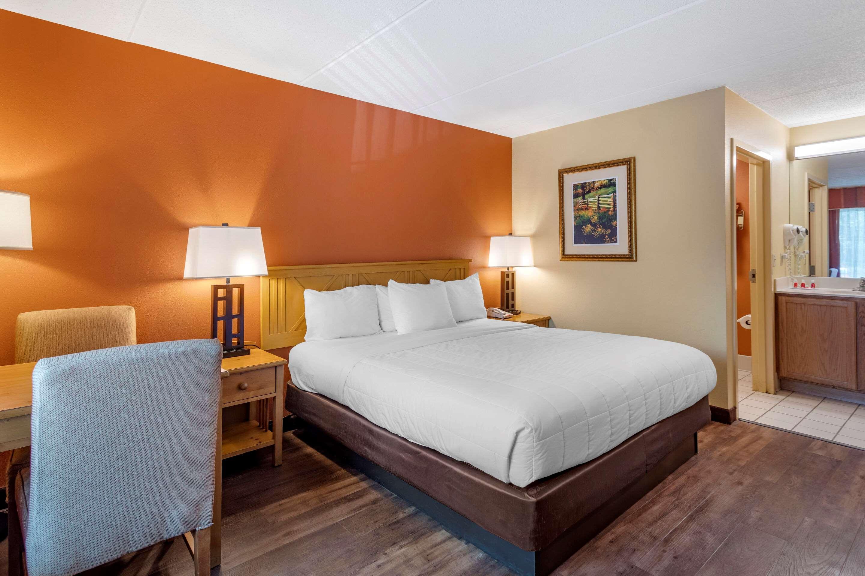 Lodge Econo Riverside
