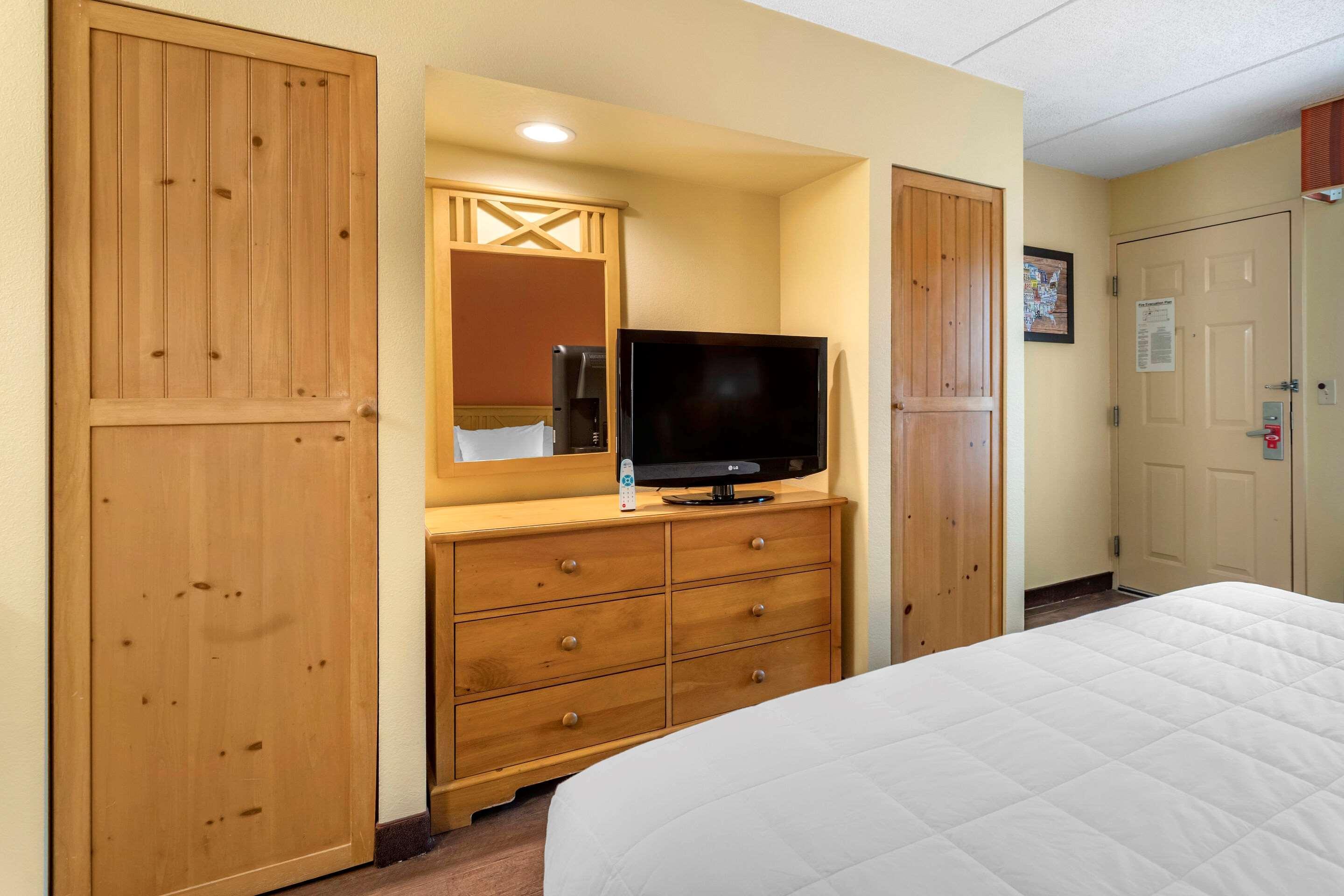 Econo Riverside Lodge *
