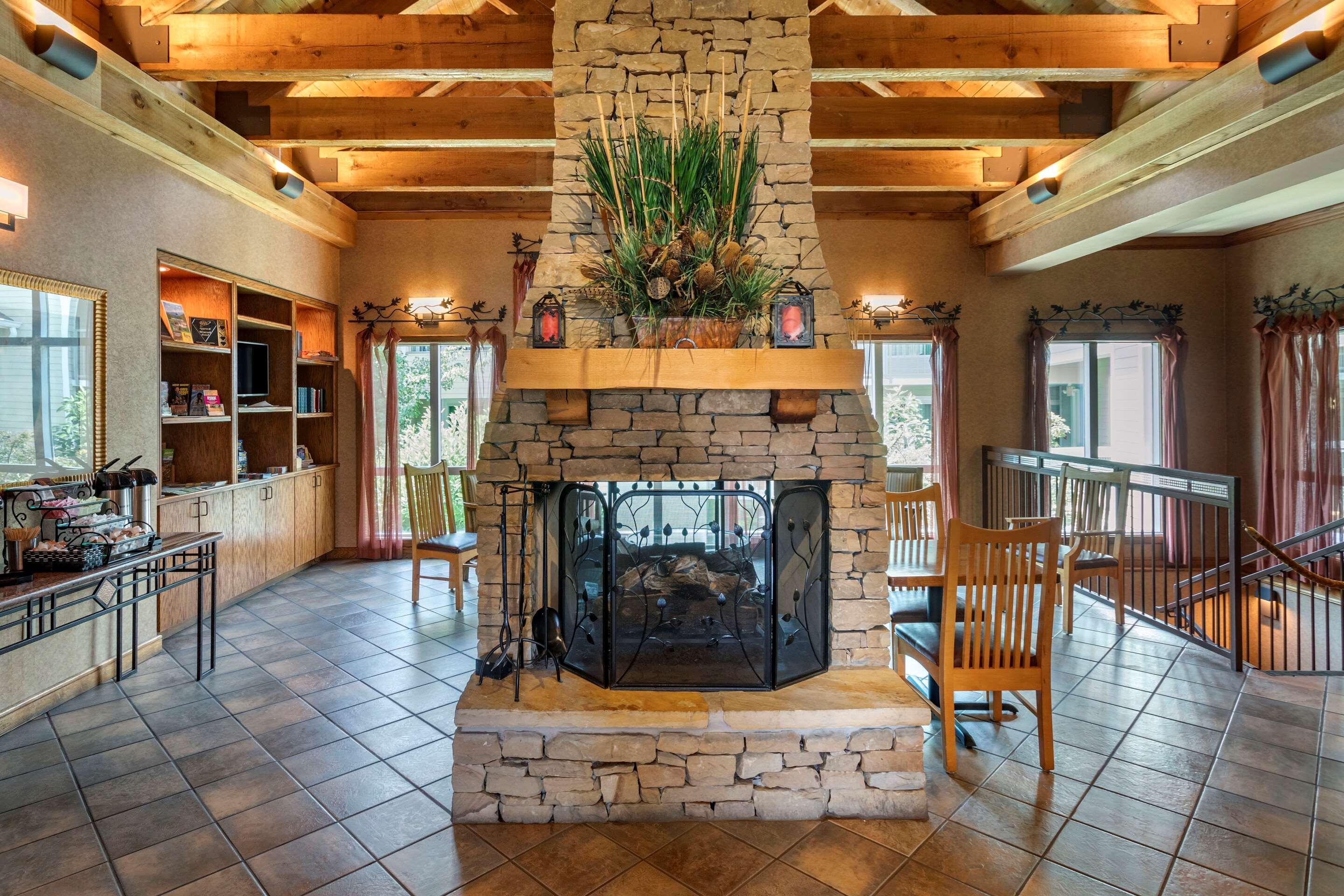 Econo Riverside Lodge *