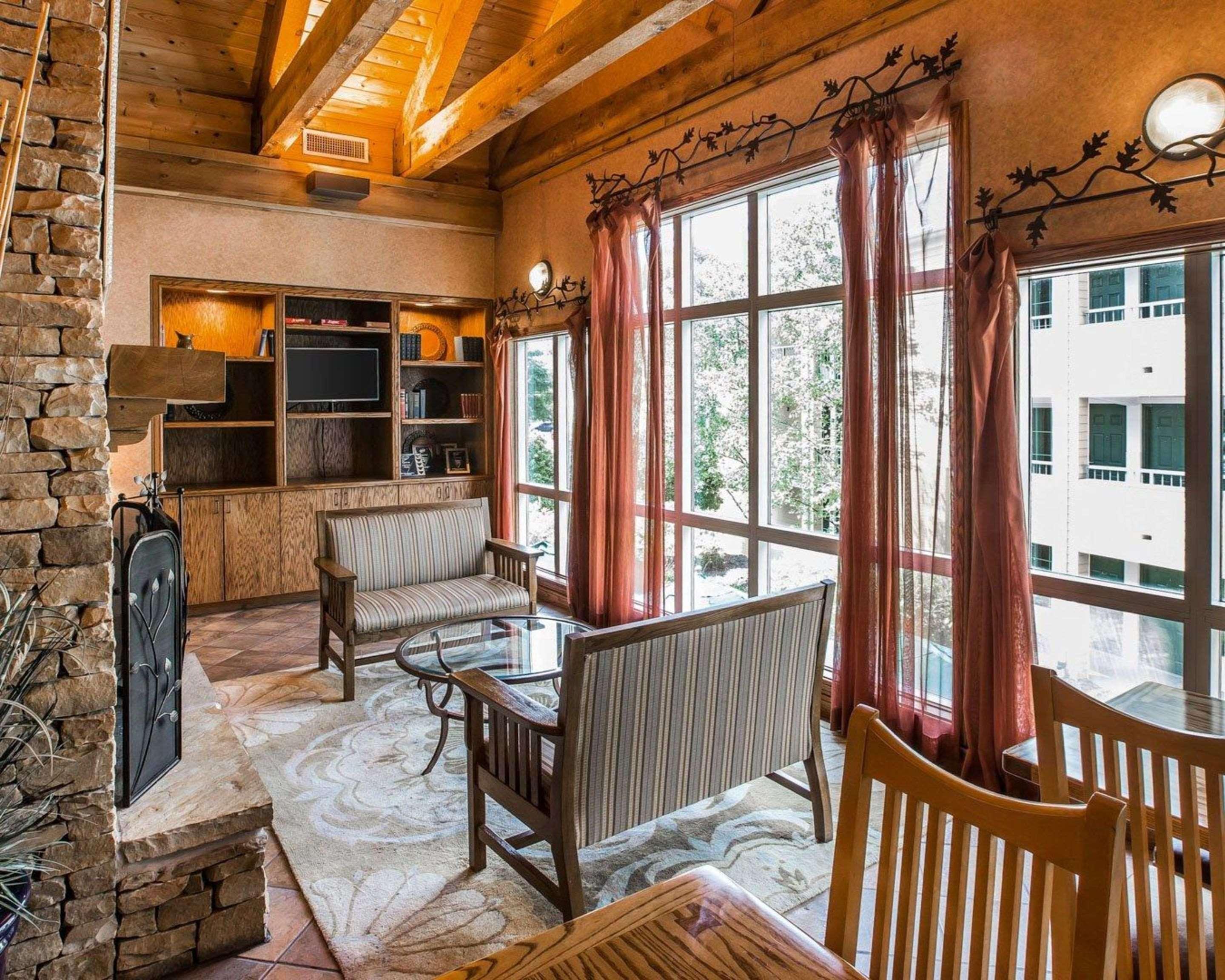 Econo Riverside Lodge *