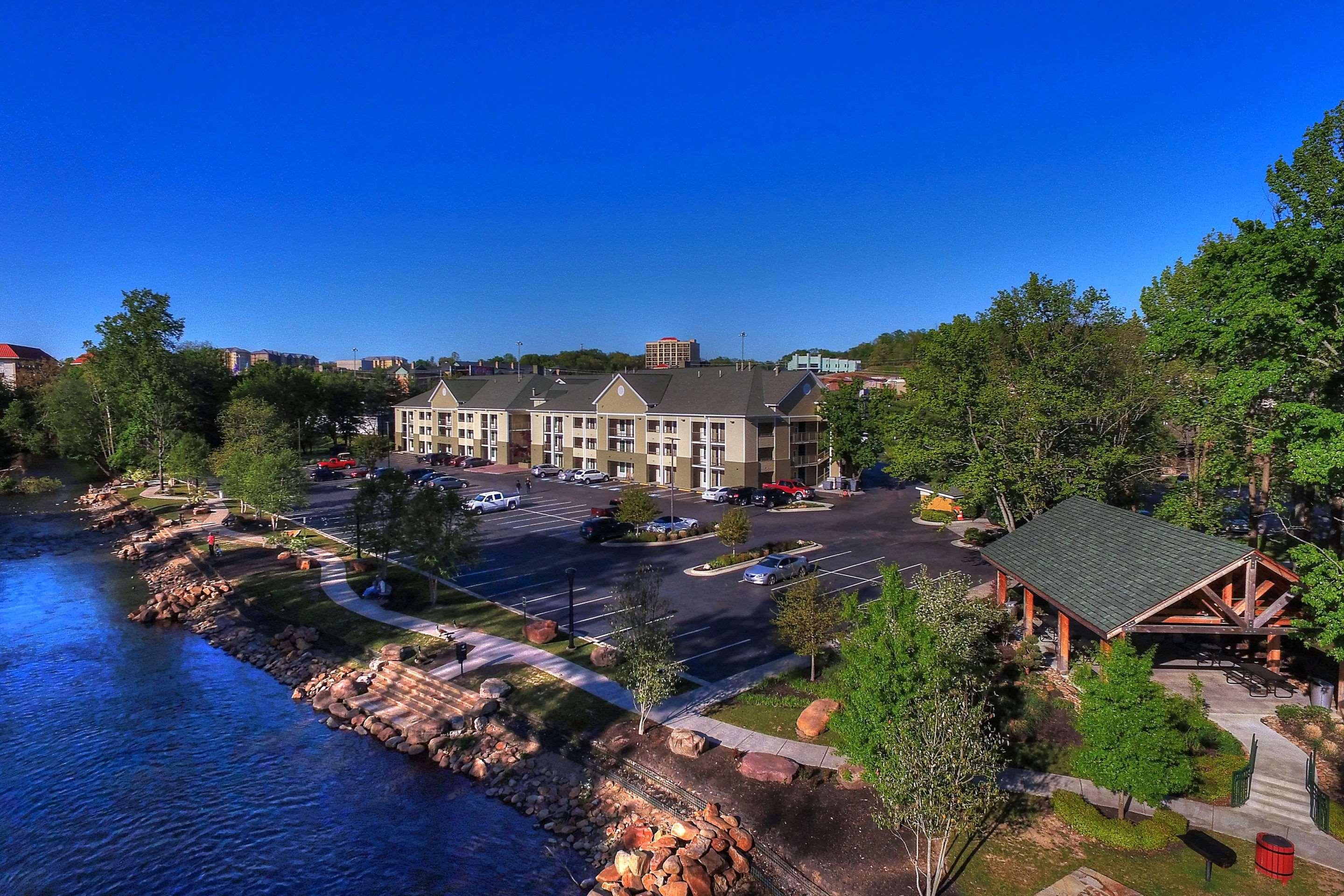 Econo Riverside Lodge