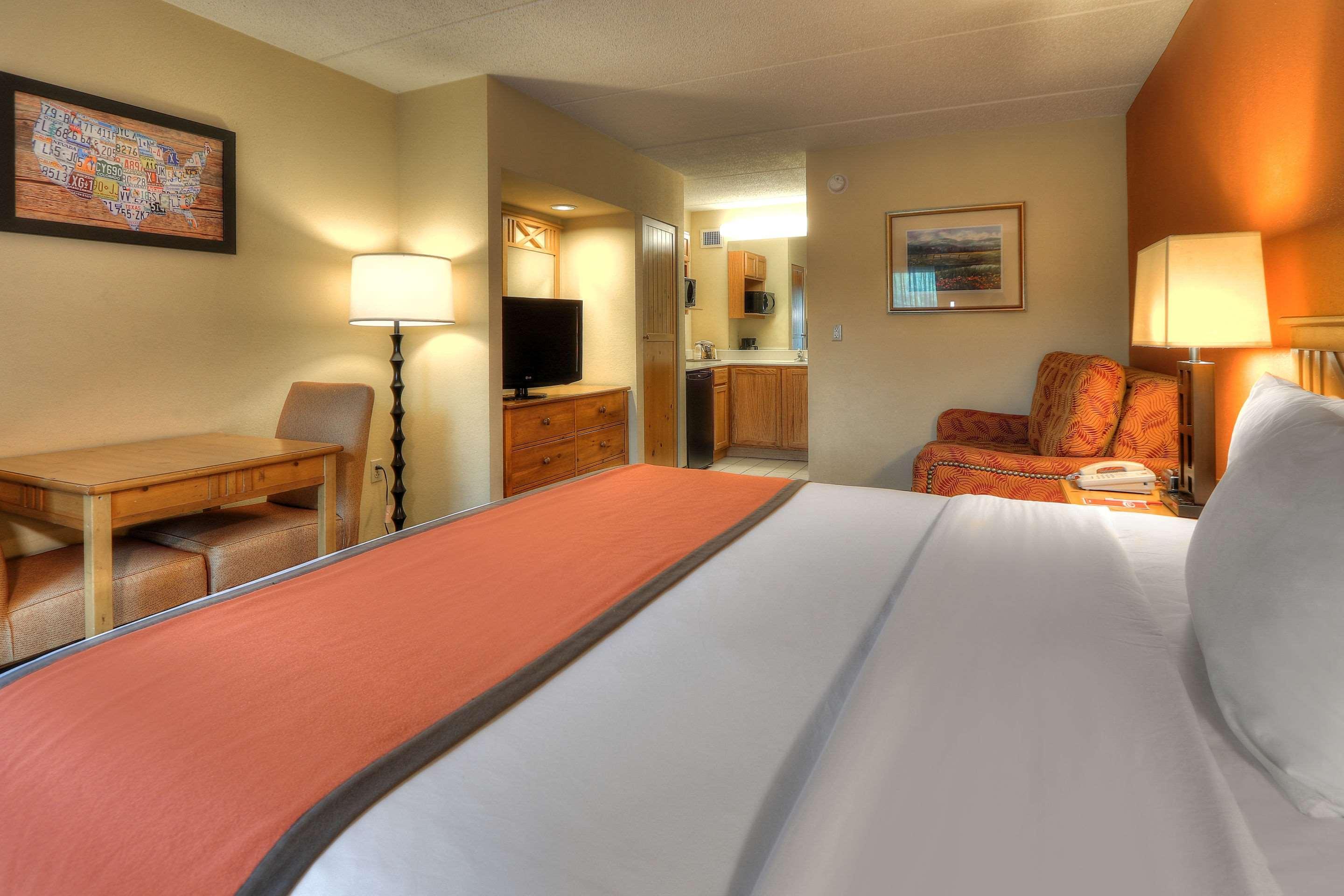 Econo Riverside Lodge