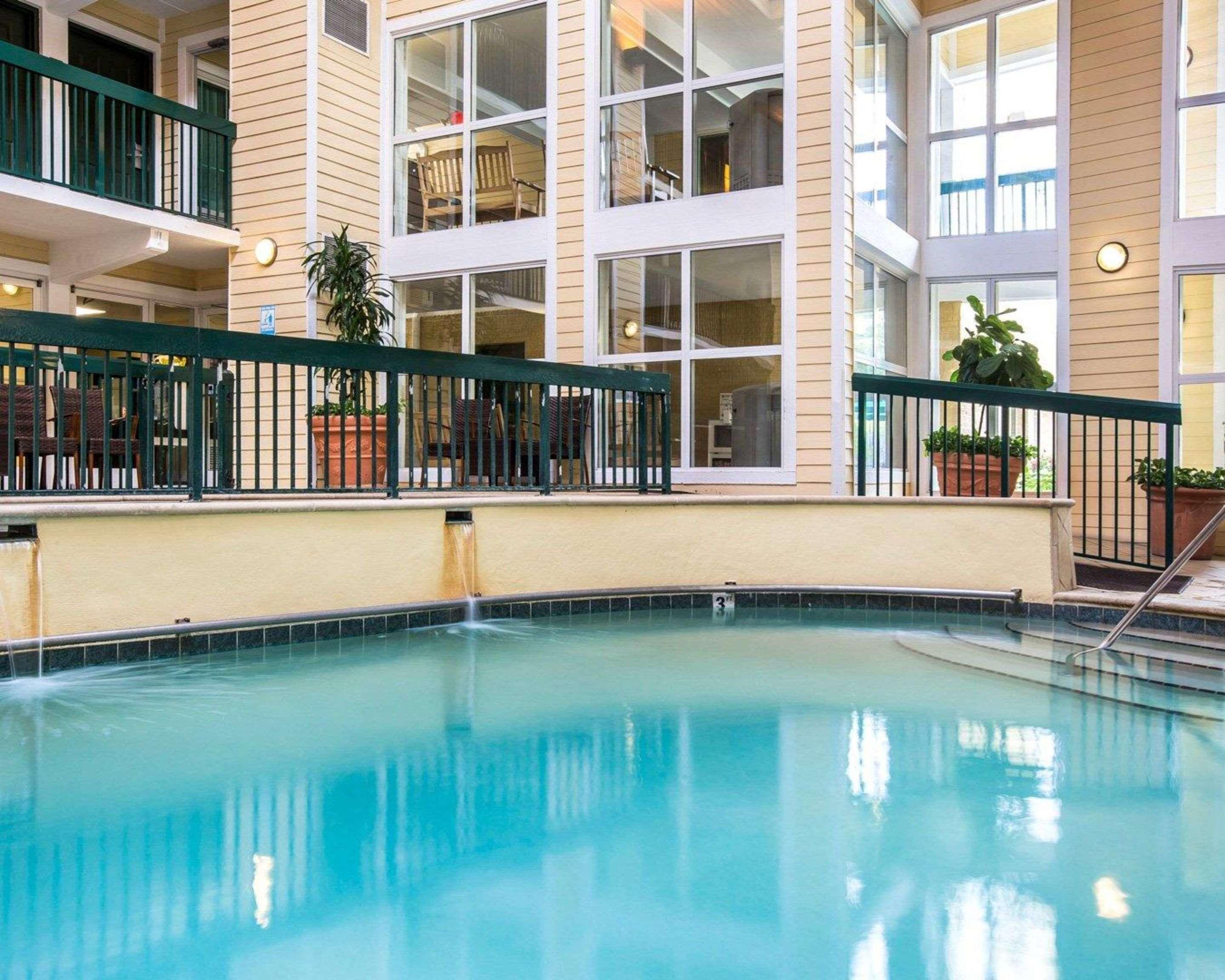 Econo Riverside Lodge