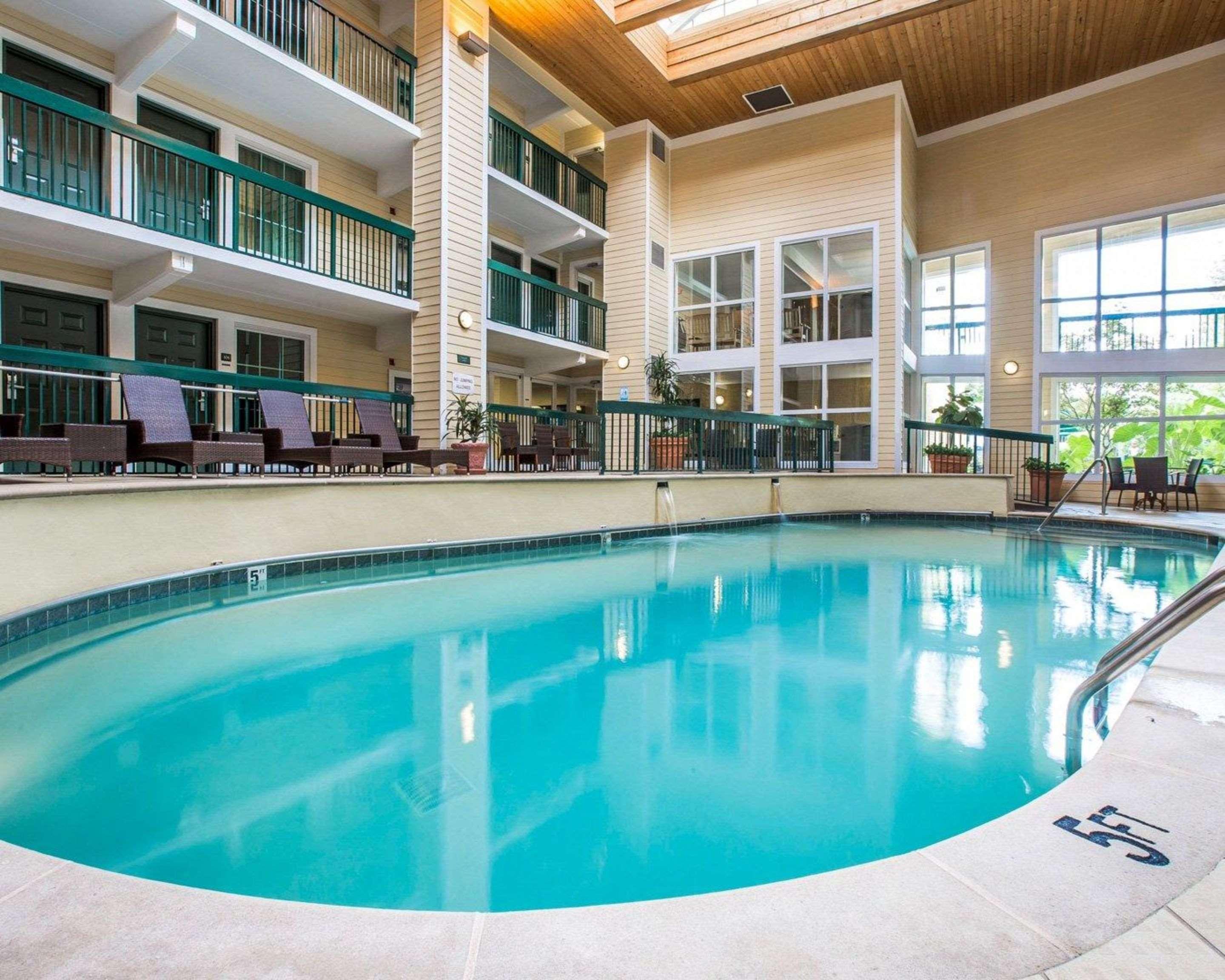 Econo Riverside Lodge