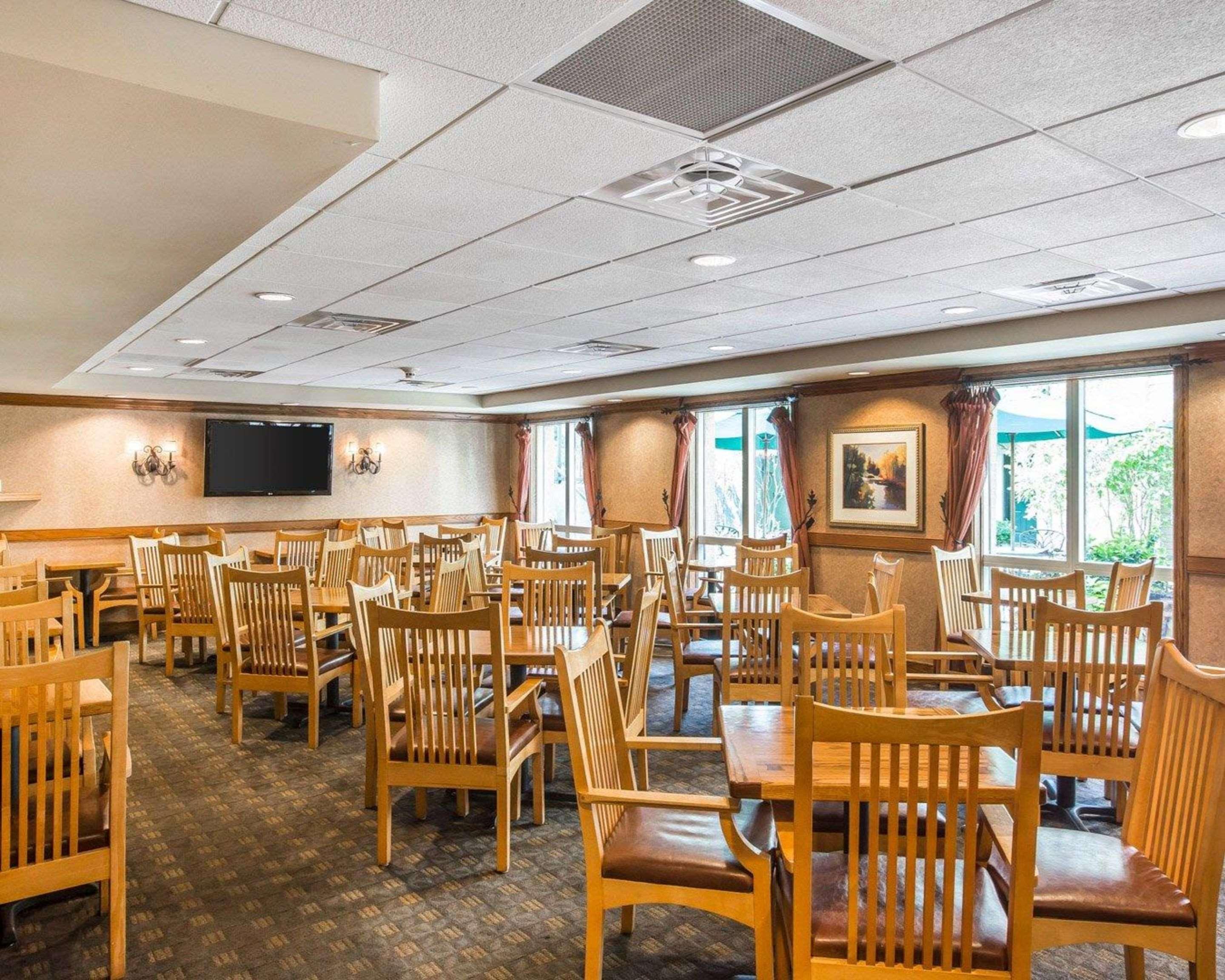 Econo Riverside Lodge *