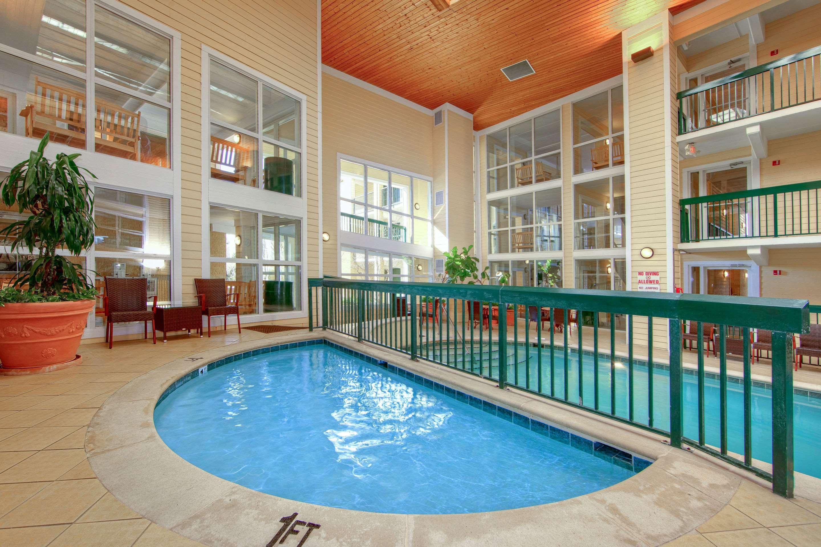 Econo Riverside Lodge