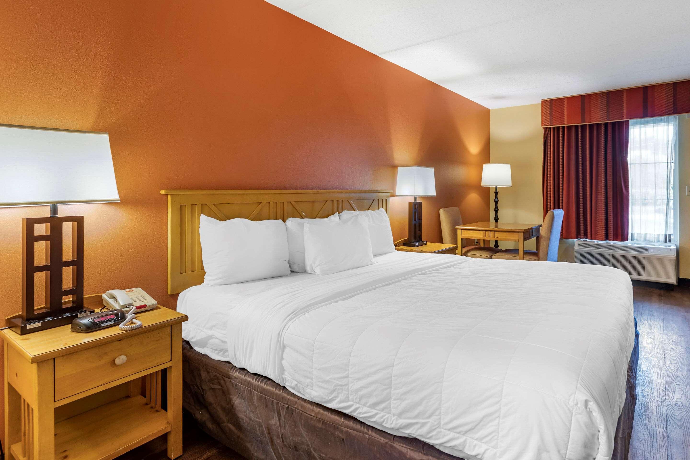 Econo Riverside Lodge