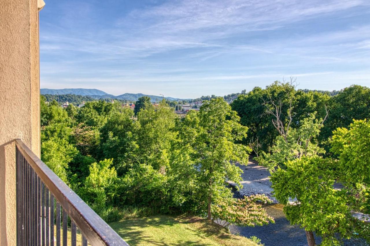 Holiday home Fantastic Location! River And Mountain Views 2br/2ba Sleeps 6 *