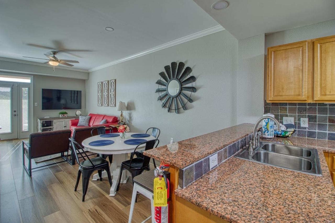 Fantastic Location! River And Mountain Views 2br/2ba Sleeps 6 Pigeon Forge