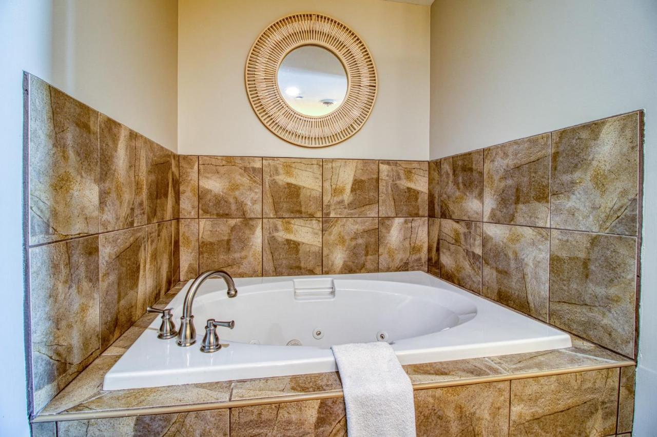 Fantastic Location! River And Mountain Views 2br/2ba Sleeps 6