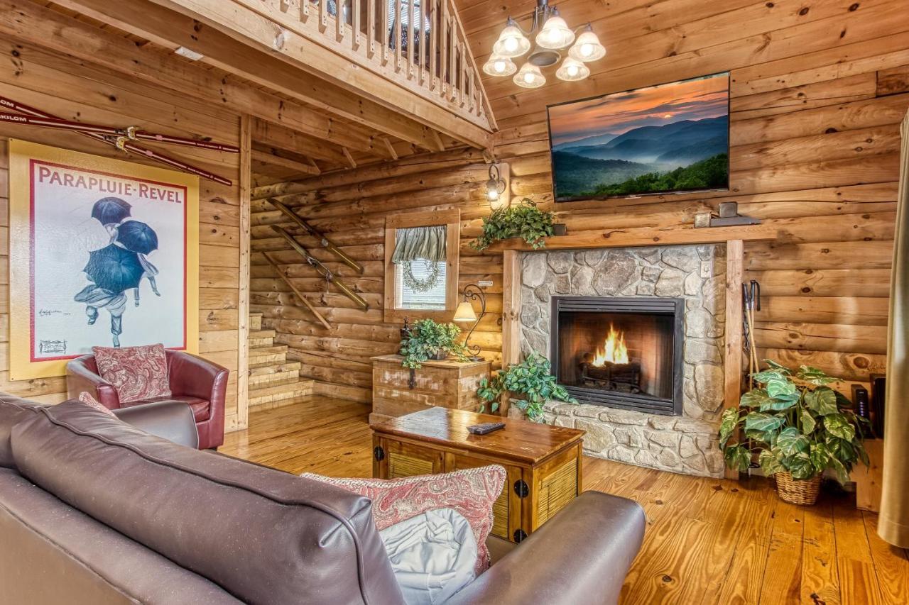 Alone At Last- Hot Tub,1089 Of Free Tickets For Each Paid Day, Dollywood And More! Holiday home Pigeon Forge