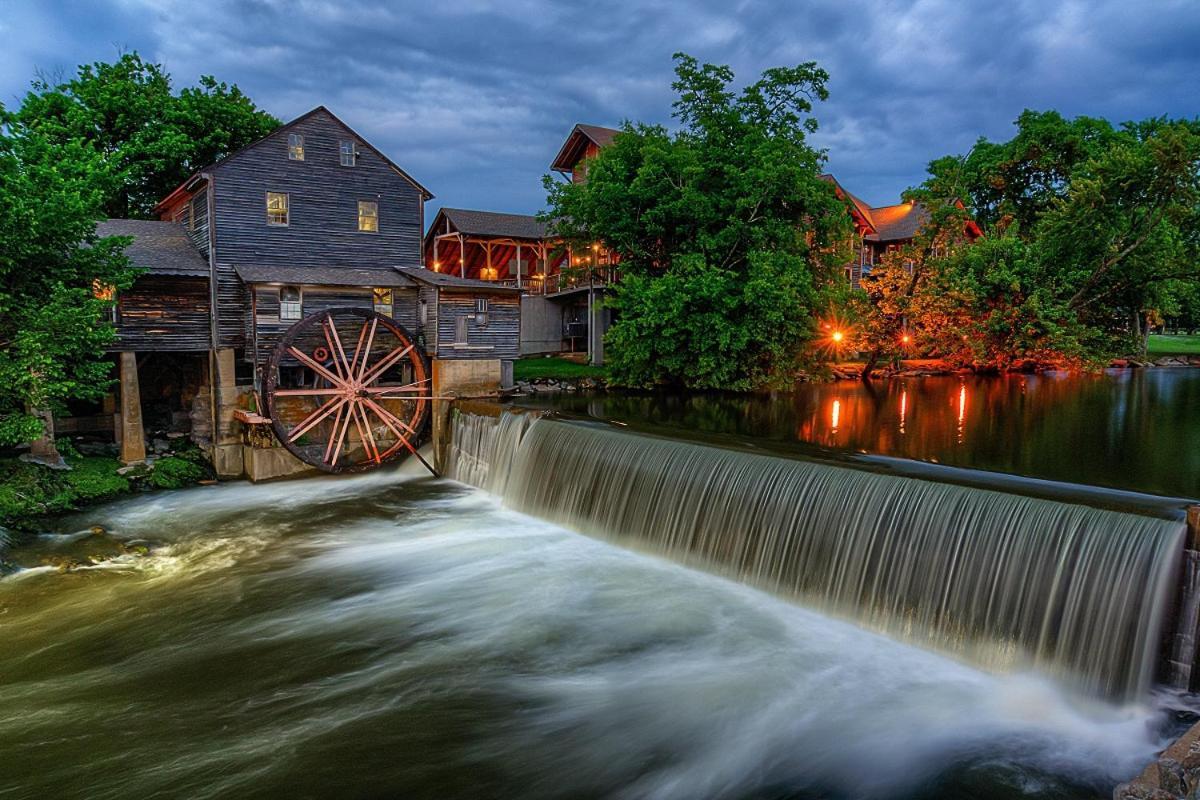 Alone At Last- Hot Tub,1089 Of Free Tickets For Each Paid Day, Dollywood And More!