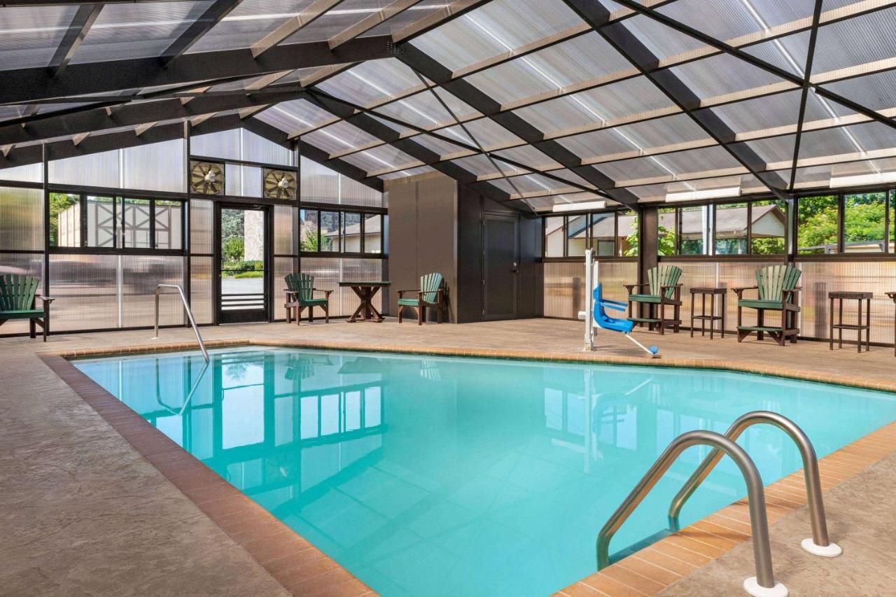 Howard Johnson By Wyndham
