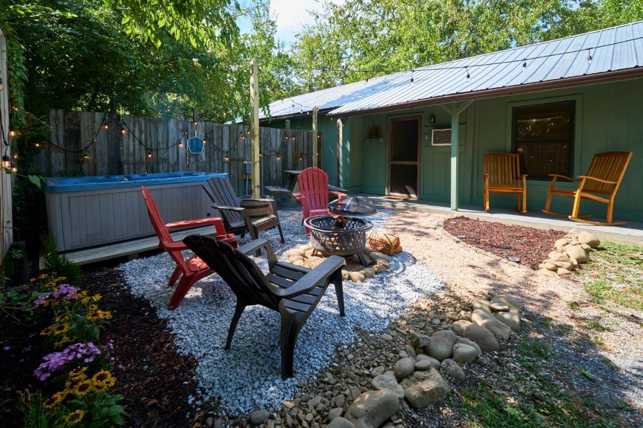 Steps From Downtown Parkway + Private Hottub And Firepit - Wifi - Firefly Apartment