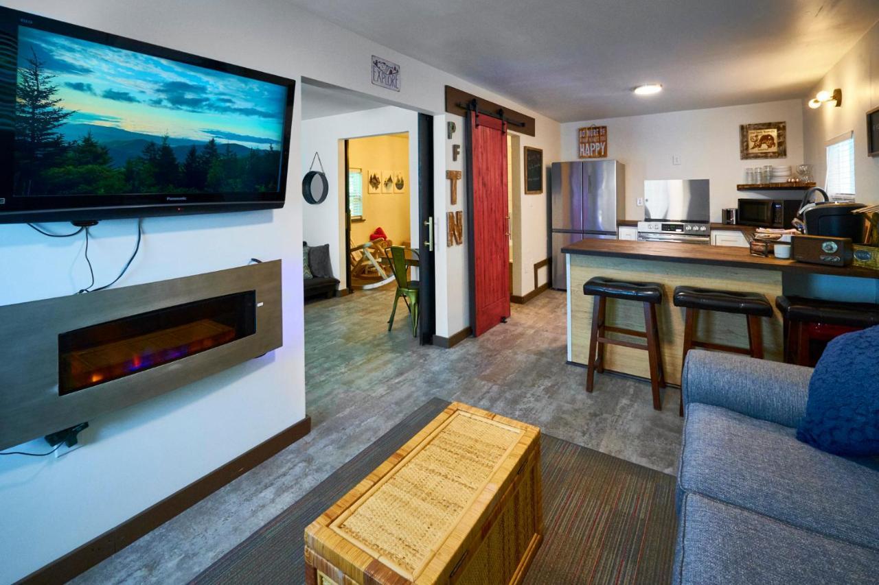 Steps From Downtown Parkway + Private Hottub And Firepit - Wifi - Firefly Apartment