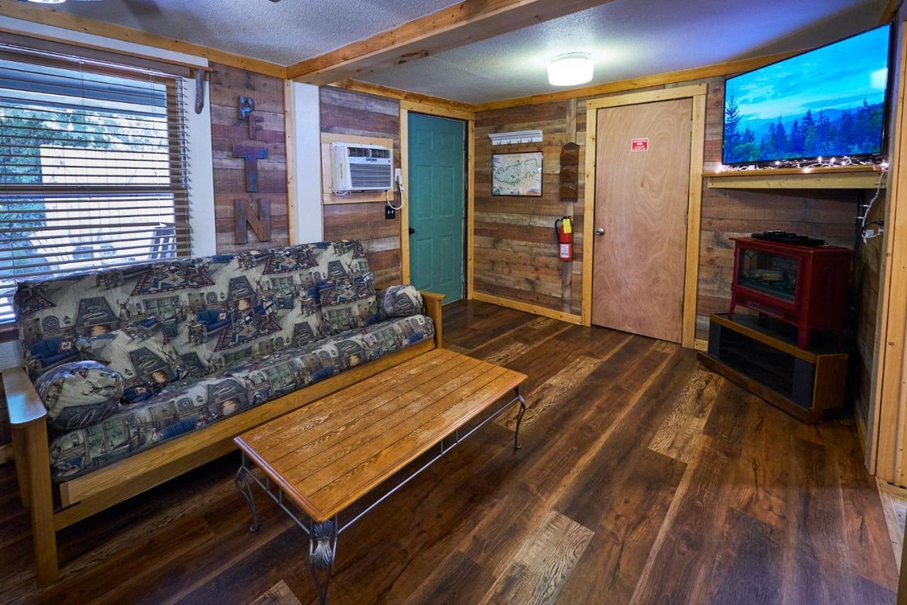 Steps From Downtown Parkway + Private Hottub And Firepit - Wifi - Firefly