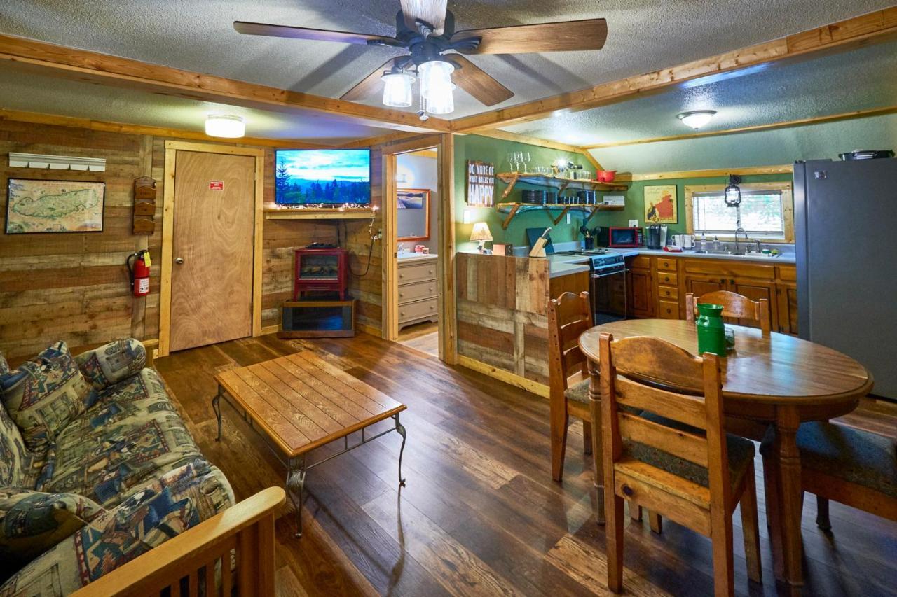 Steps From Downtown Parkway + Private Hottub And Firepit - Wifi - Firefly